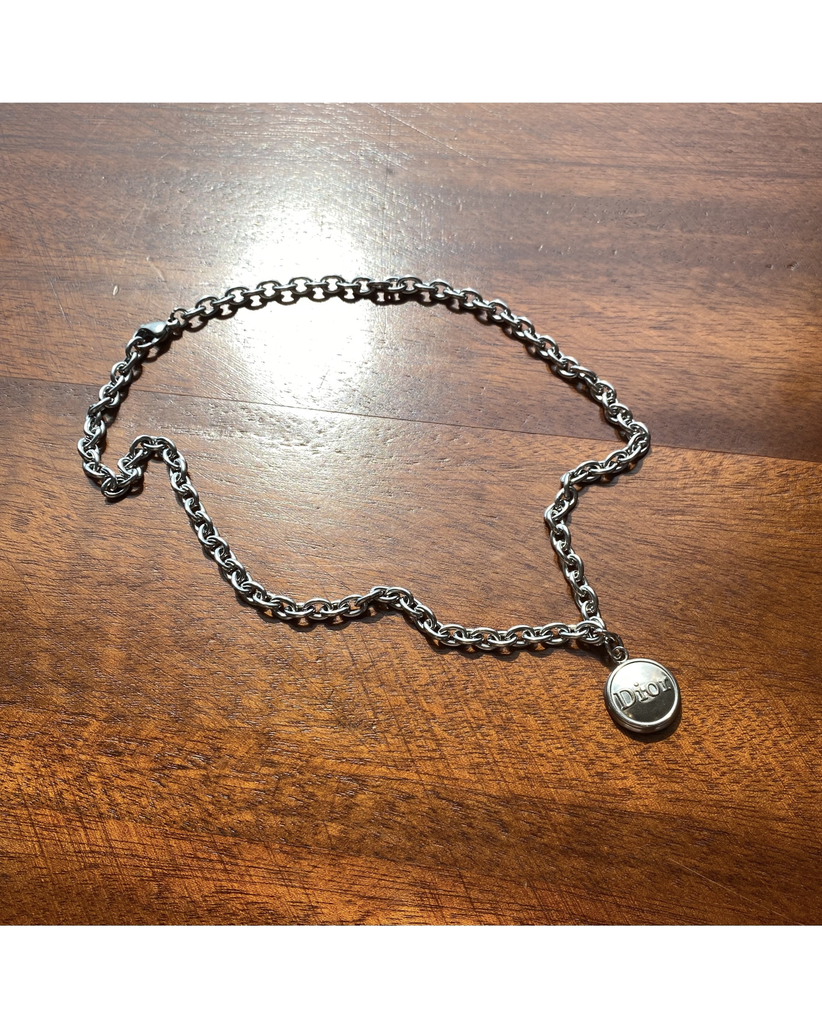 Dior button no.55
