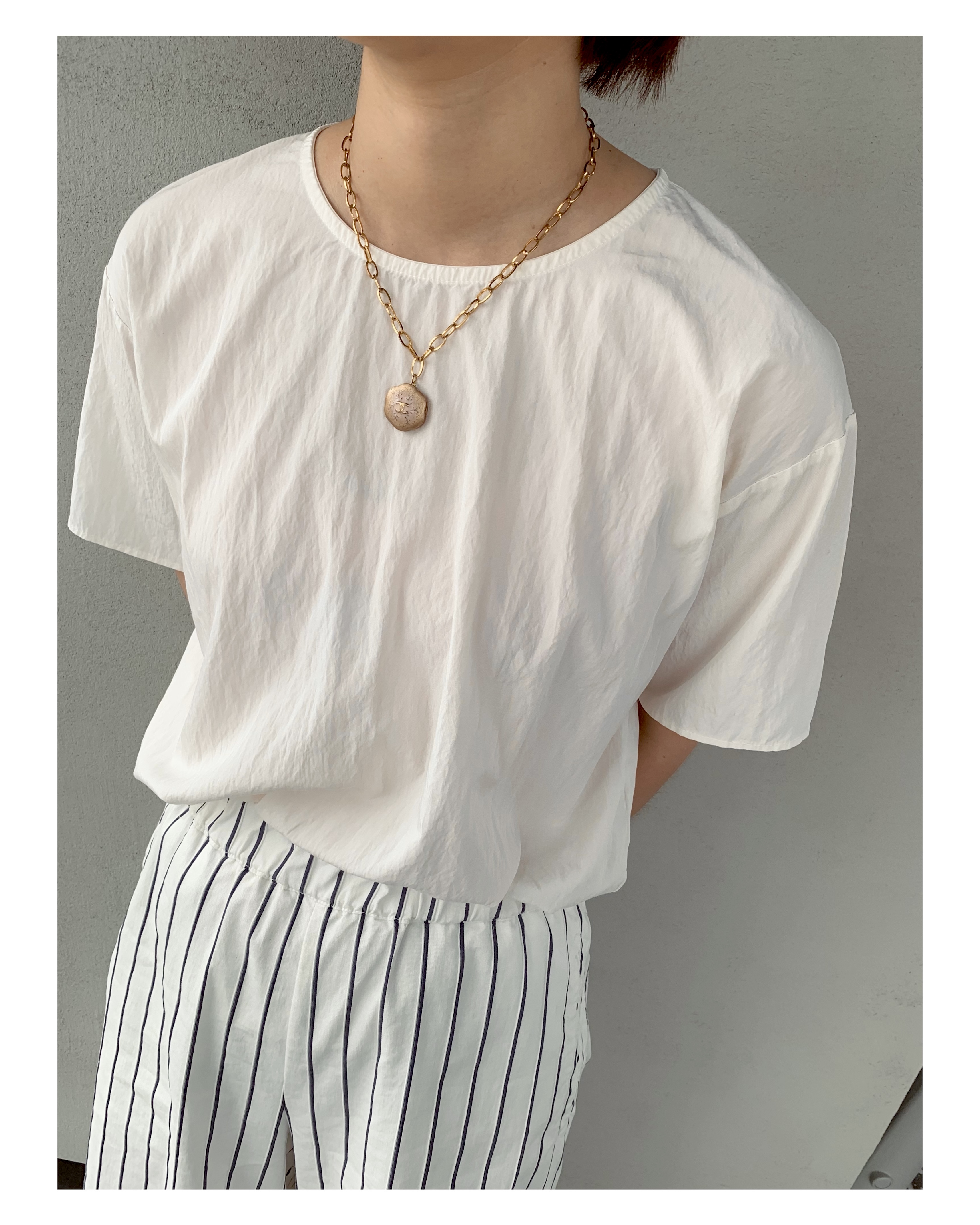 CHANEL button no.58