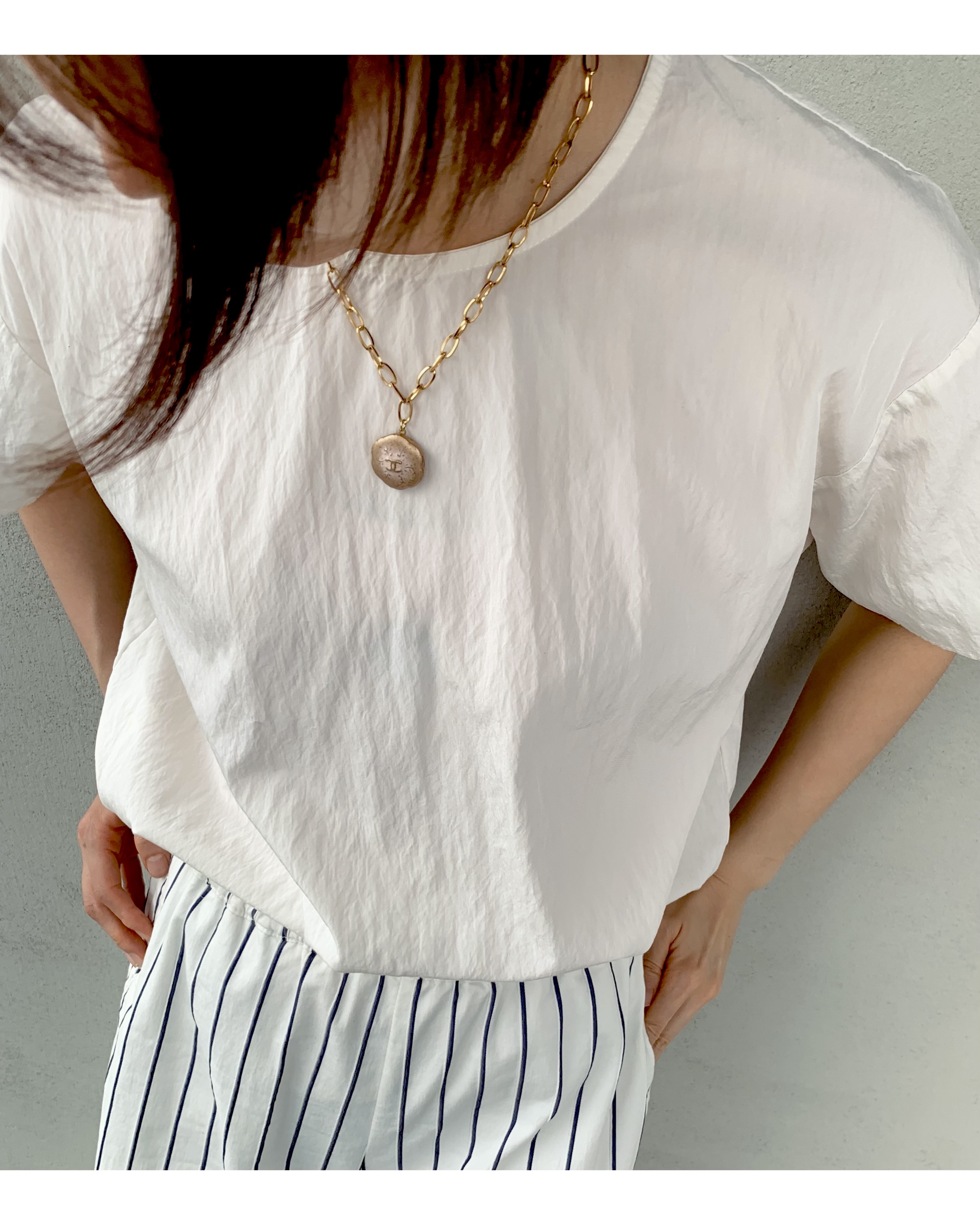 CHANEL button no.58