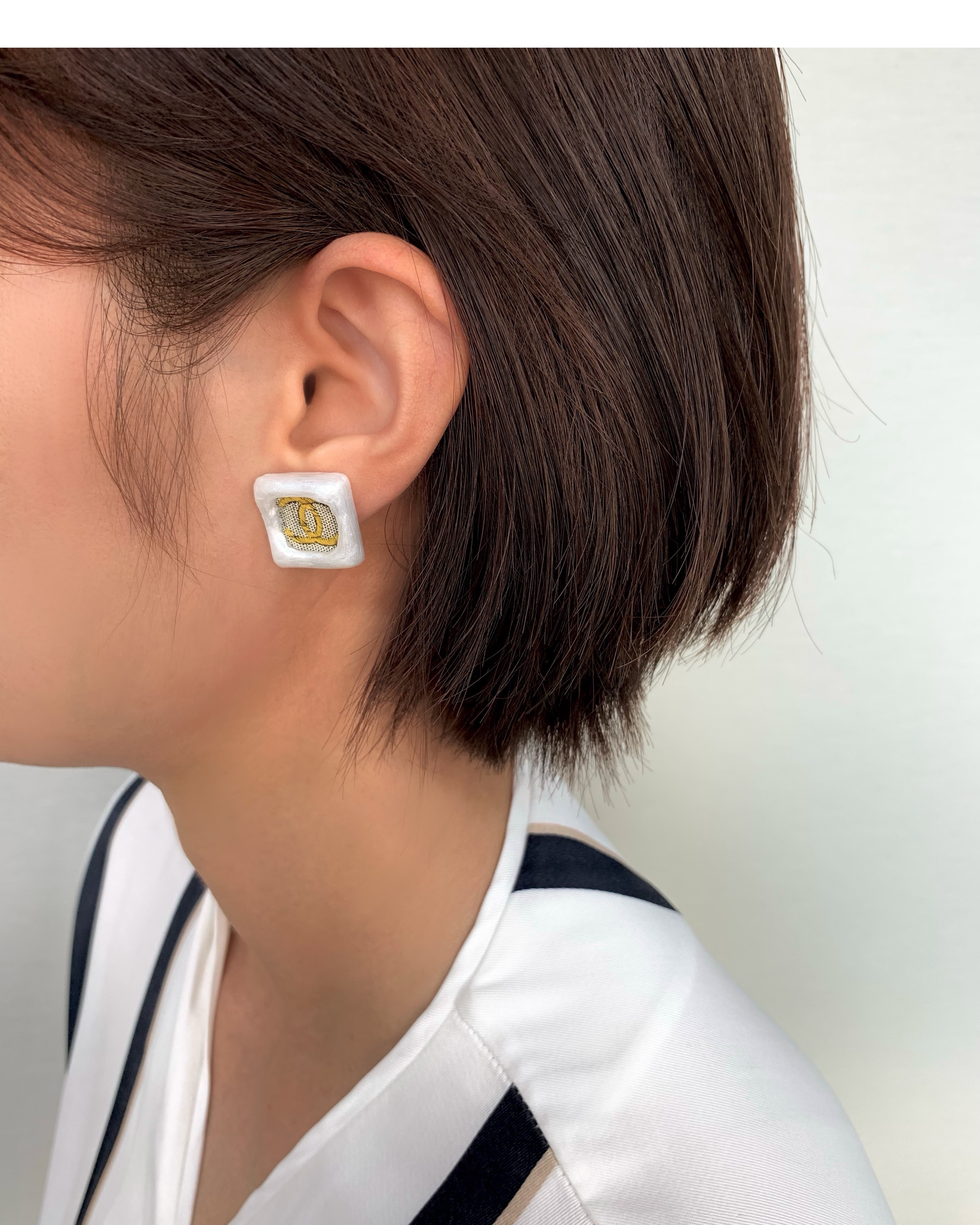 CHANEL yellow CC white pearl earring no.34
