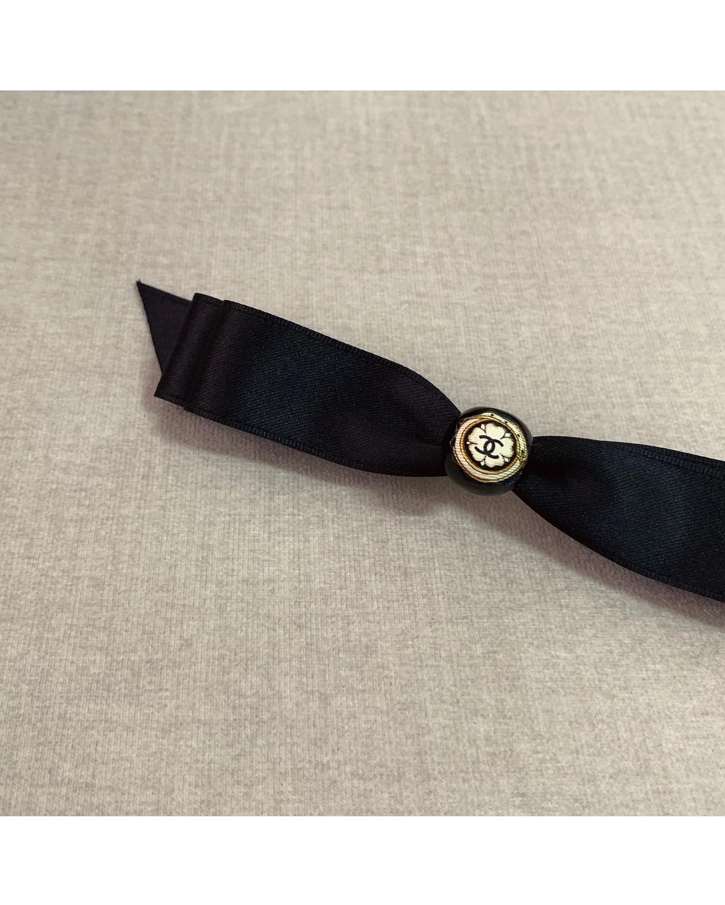 CHANEL gold silkbutton ribbon hairclip no.17