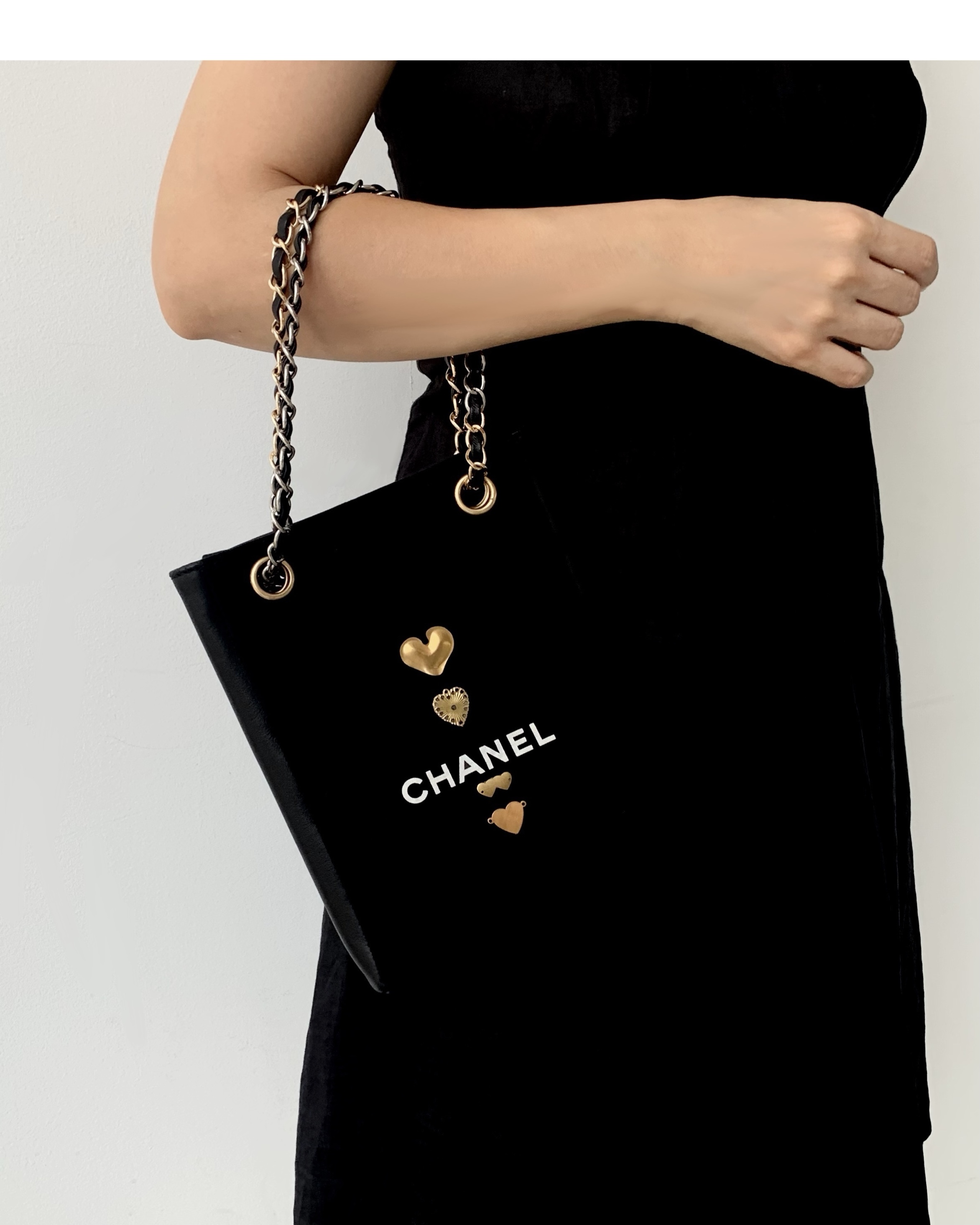 CHANEL dust X leather Initial bag (Heart edition) no.33