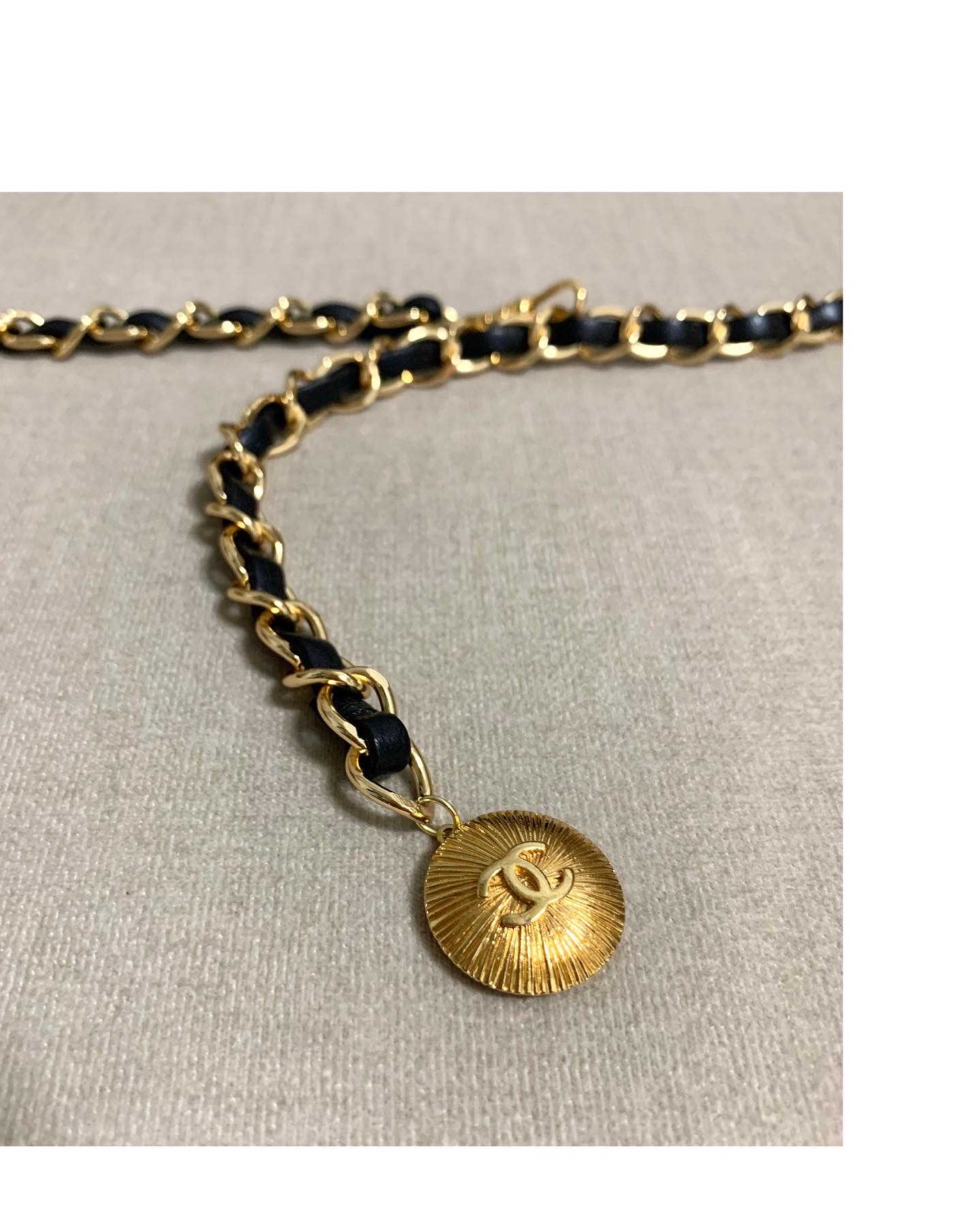 CHANEL button no.62