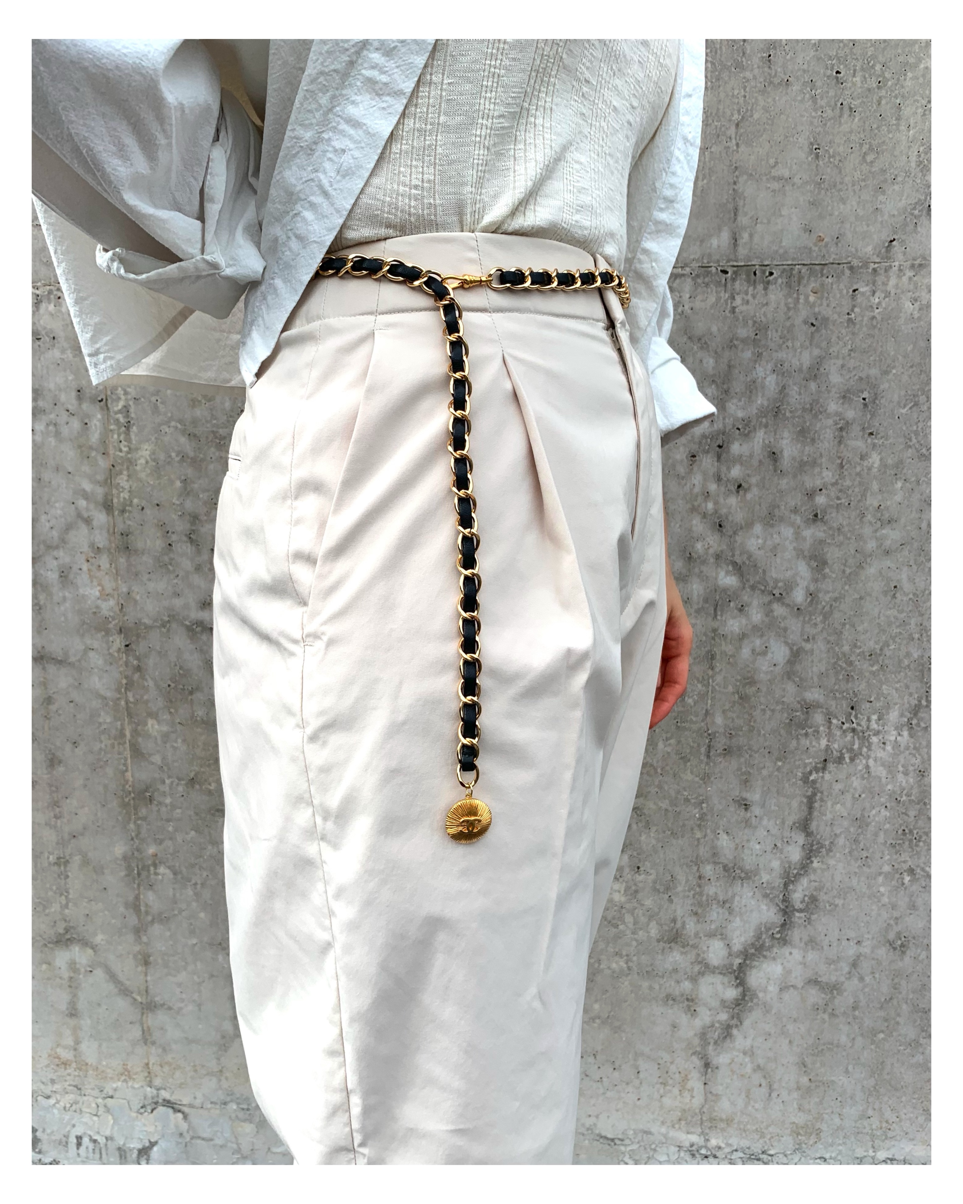 CHANEL button no.62