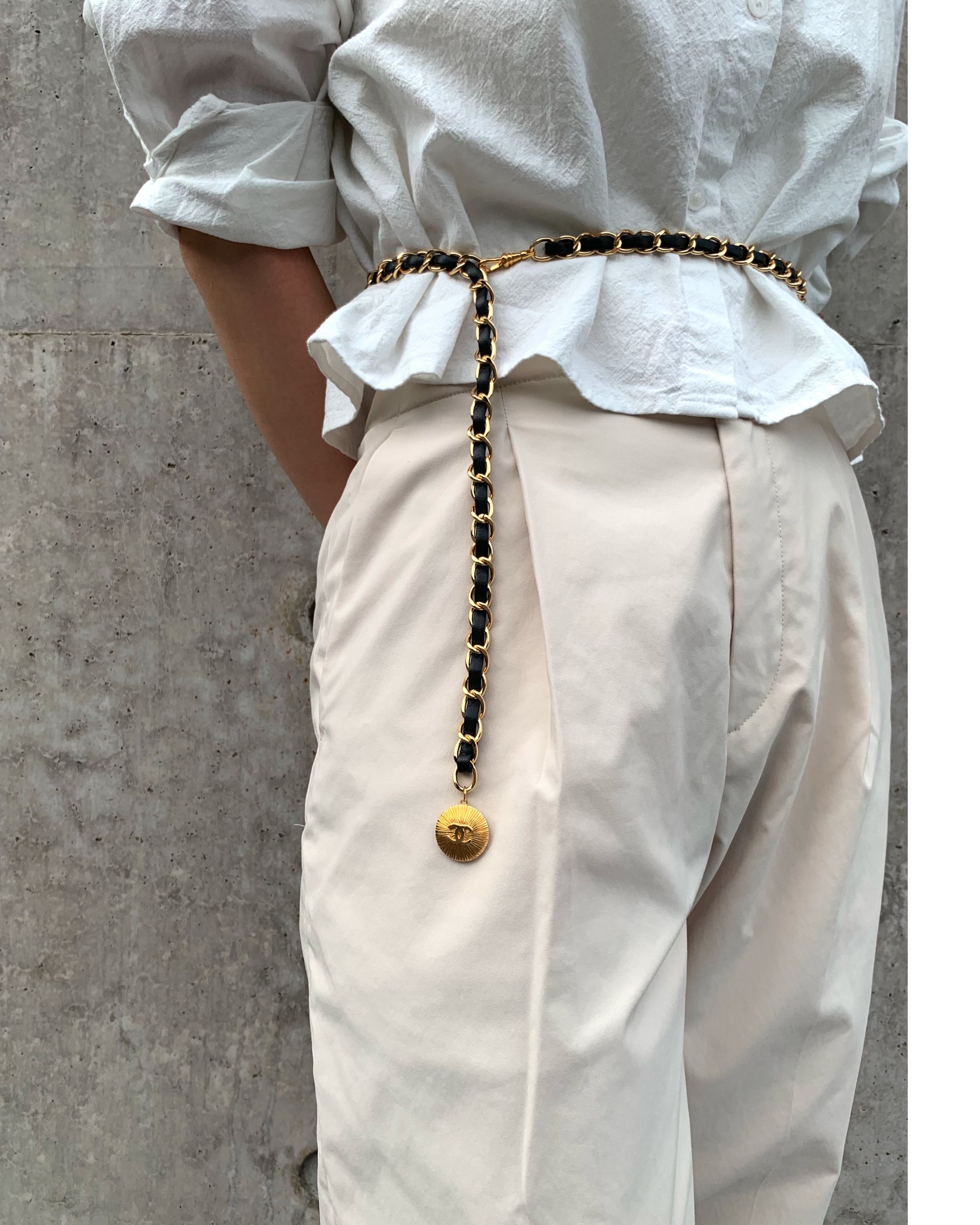 CHANEL button no.62