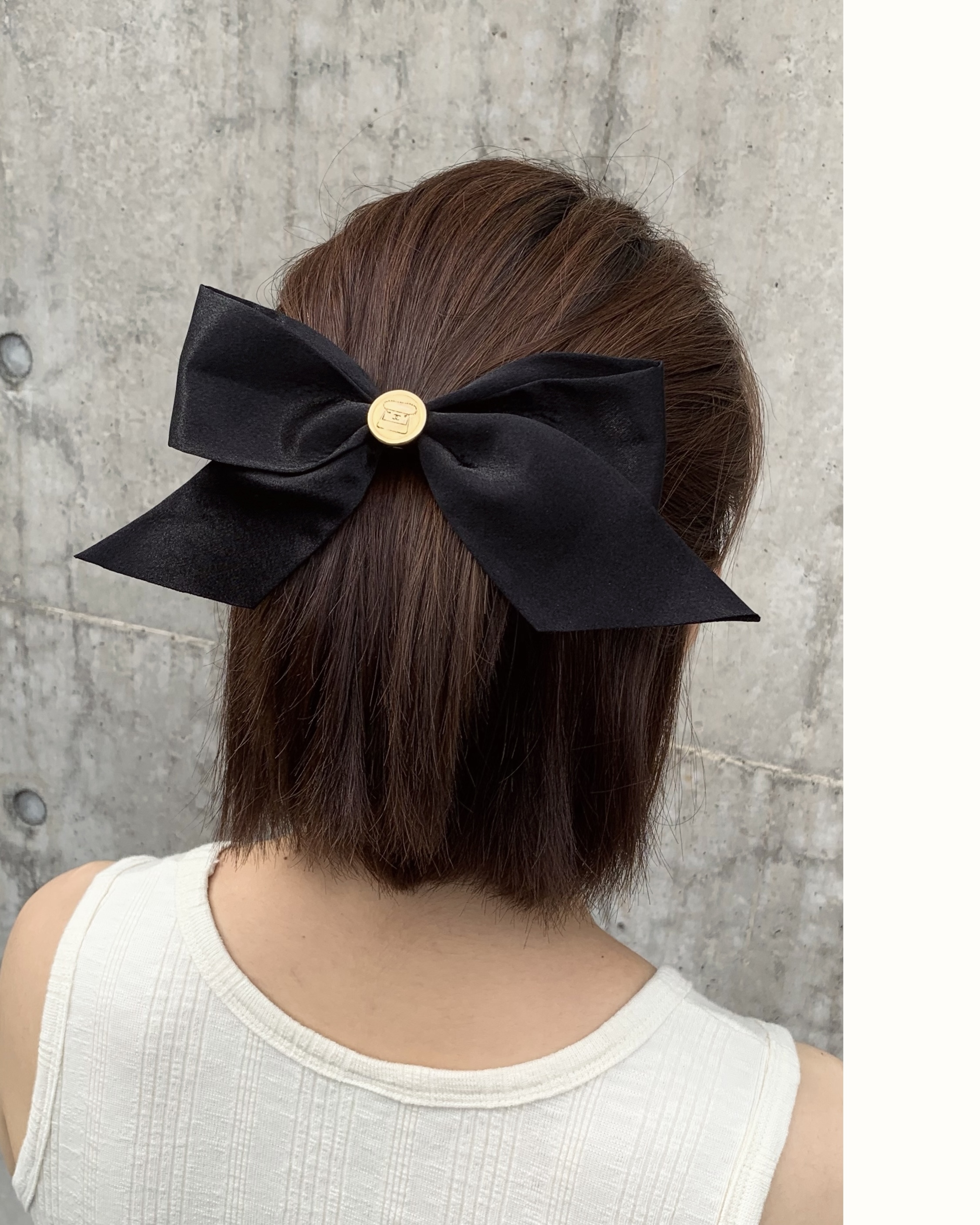 CHANEL button no.63