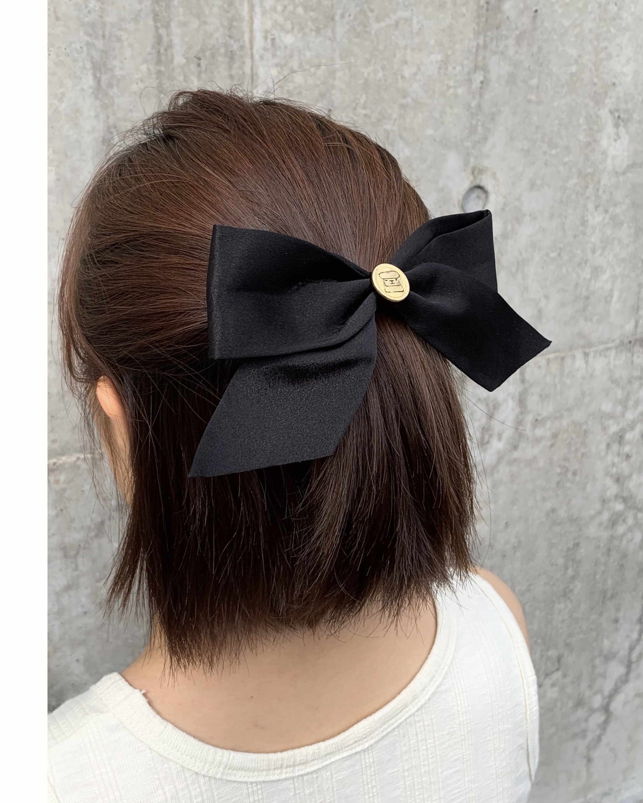 CHANEL button no.63