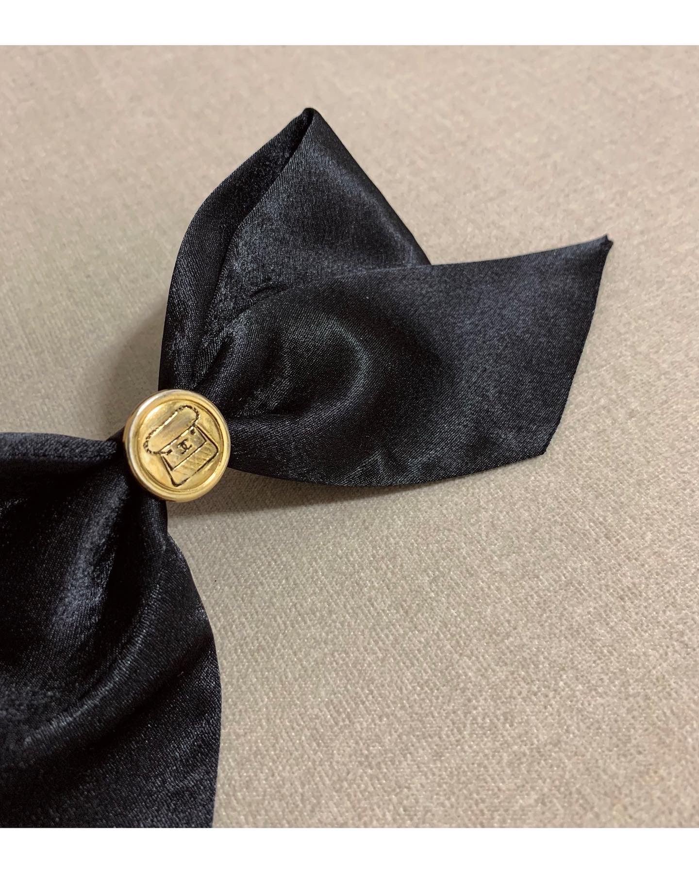 CHANEL button no.63