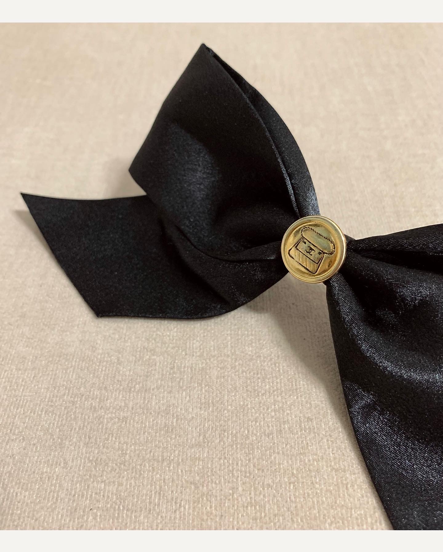 CHANEL button no.63