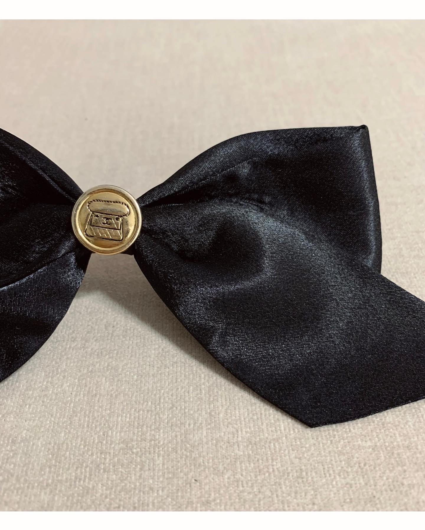 CHANEL button no.63