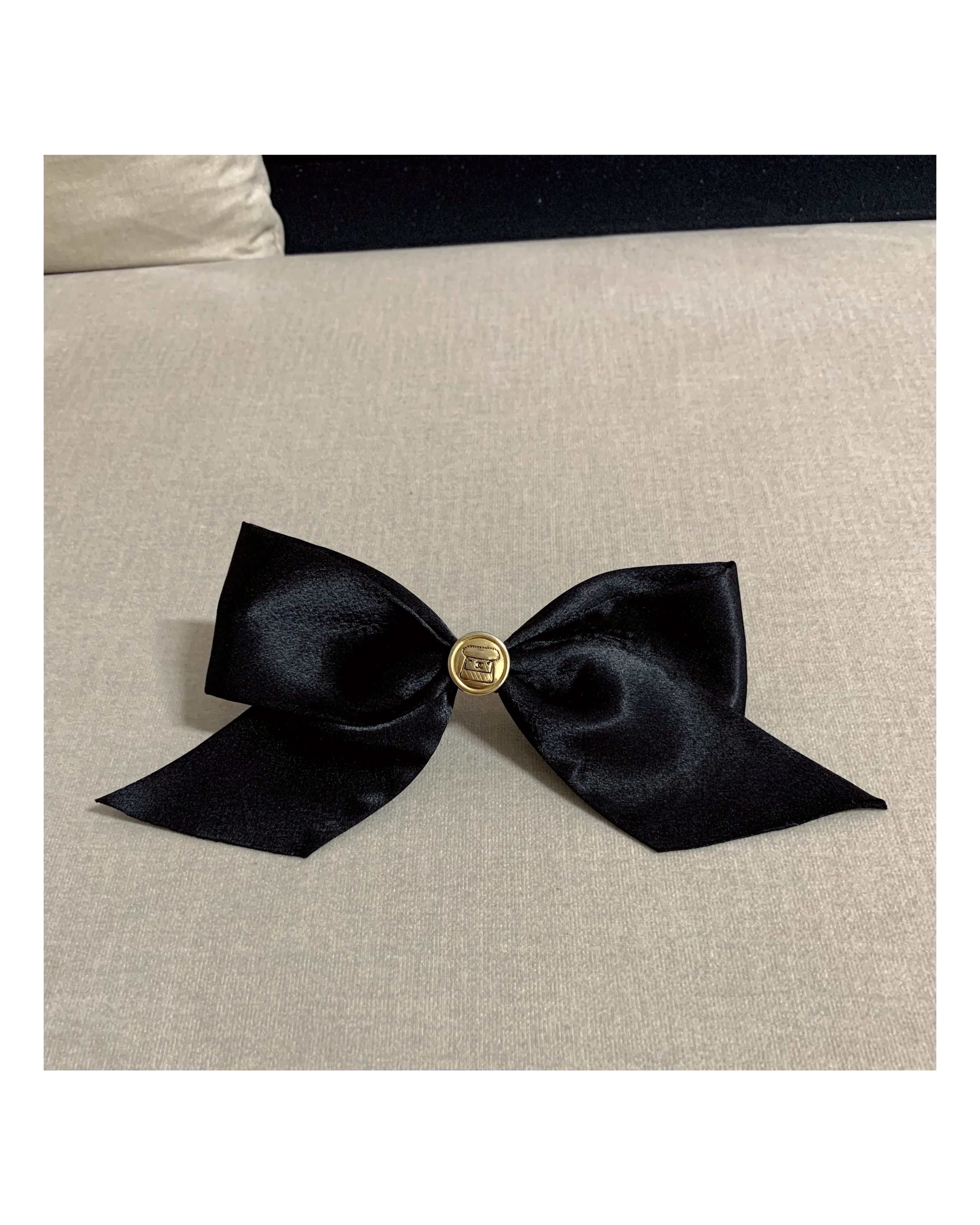 CHANEL button no.63