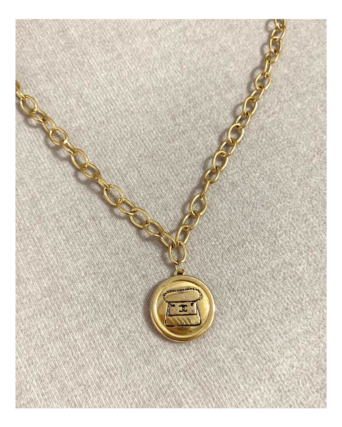 CHANEL button no.64