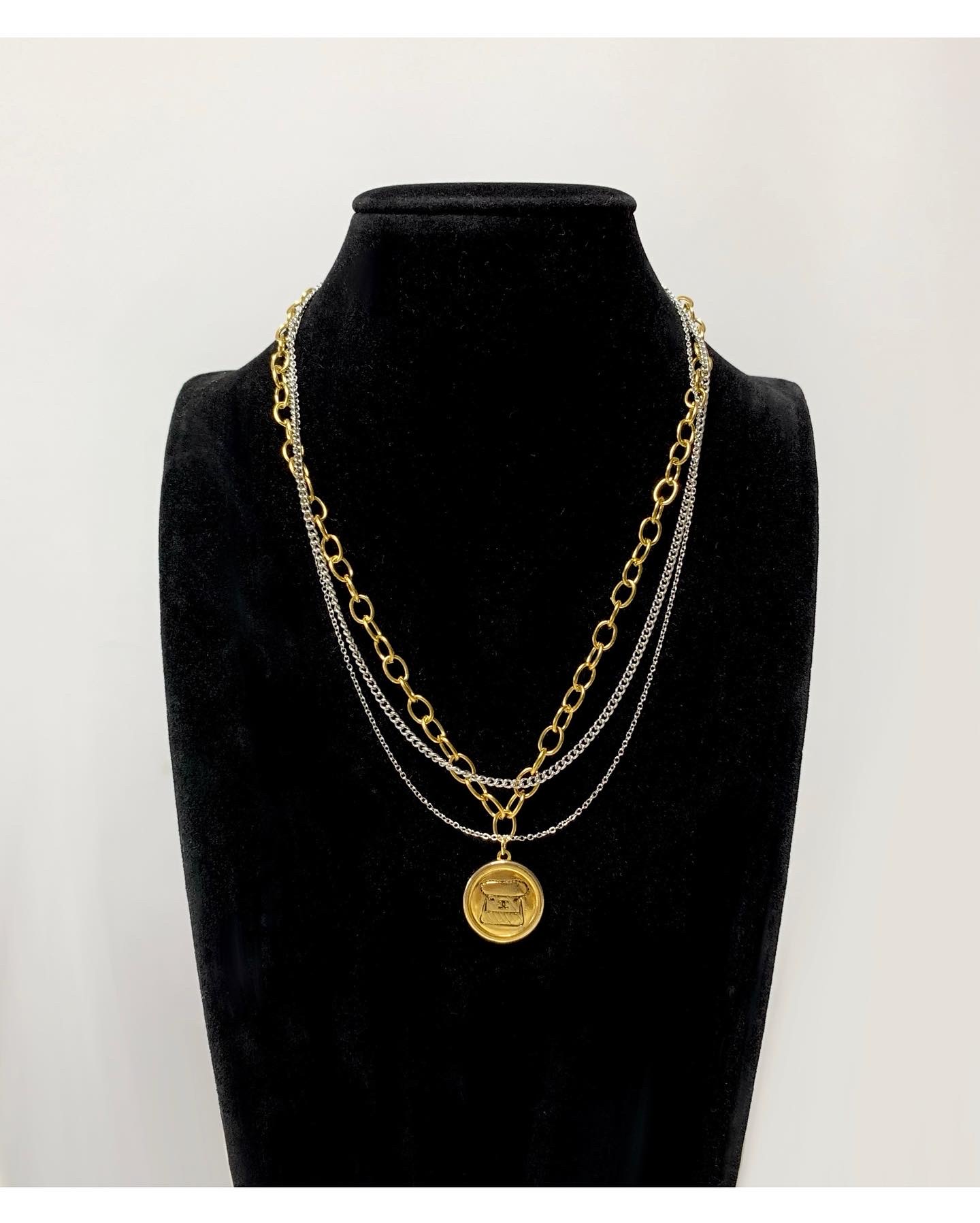 CHANEL button no.64