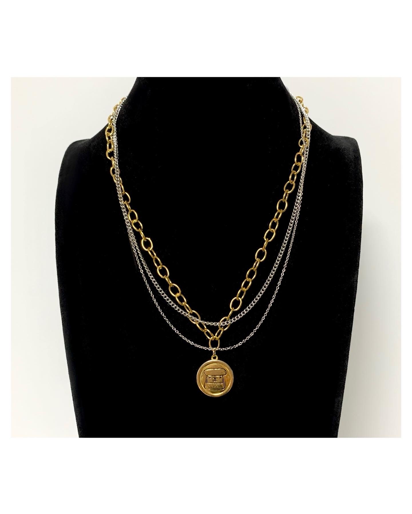CHANEL button no.64