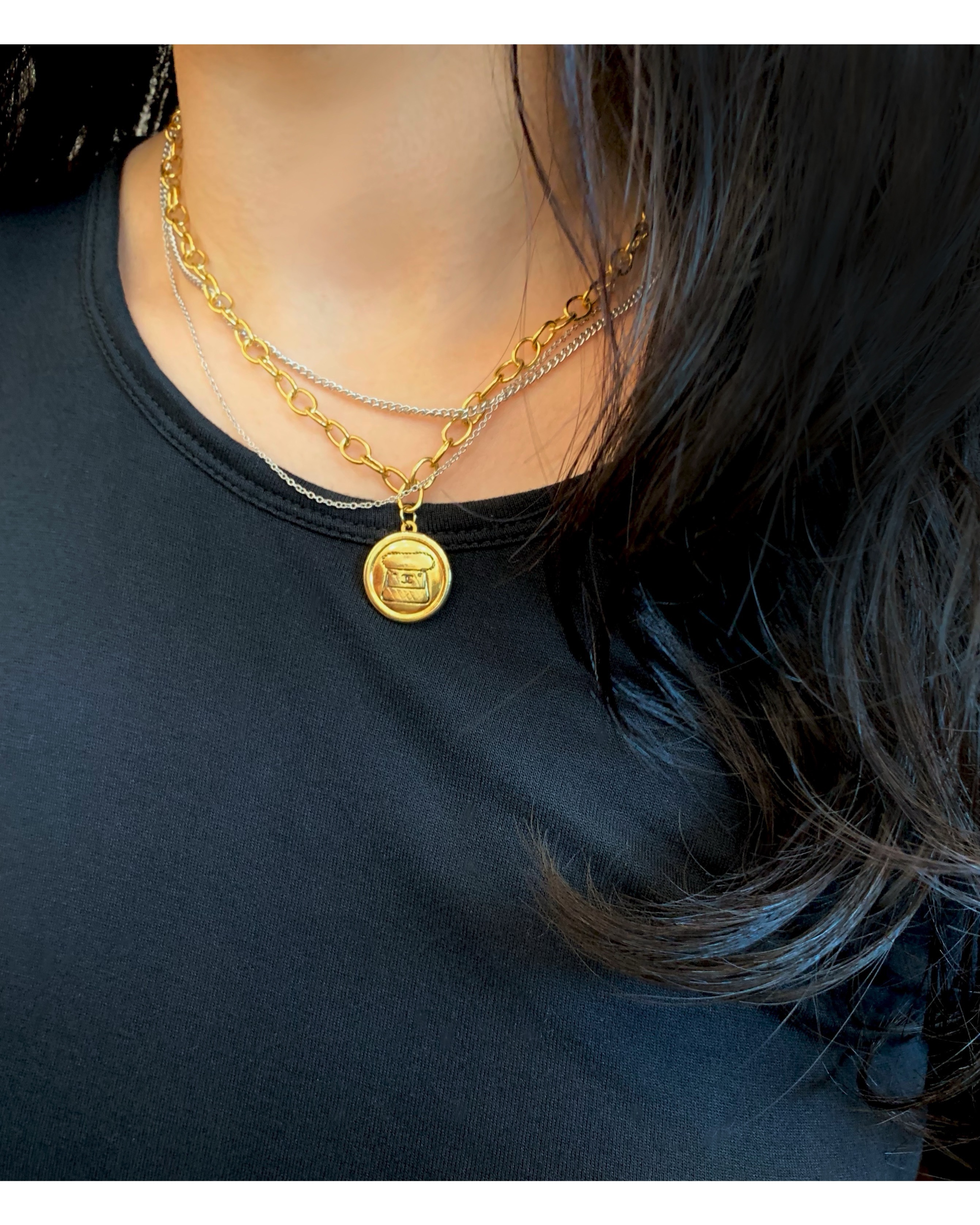 CHANEL button no.64
