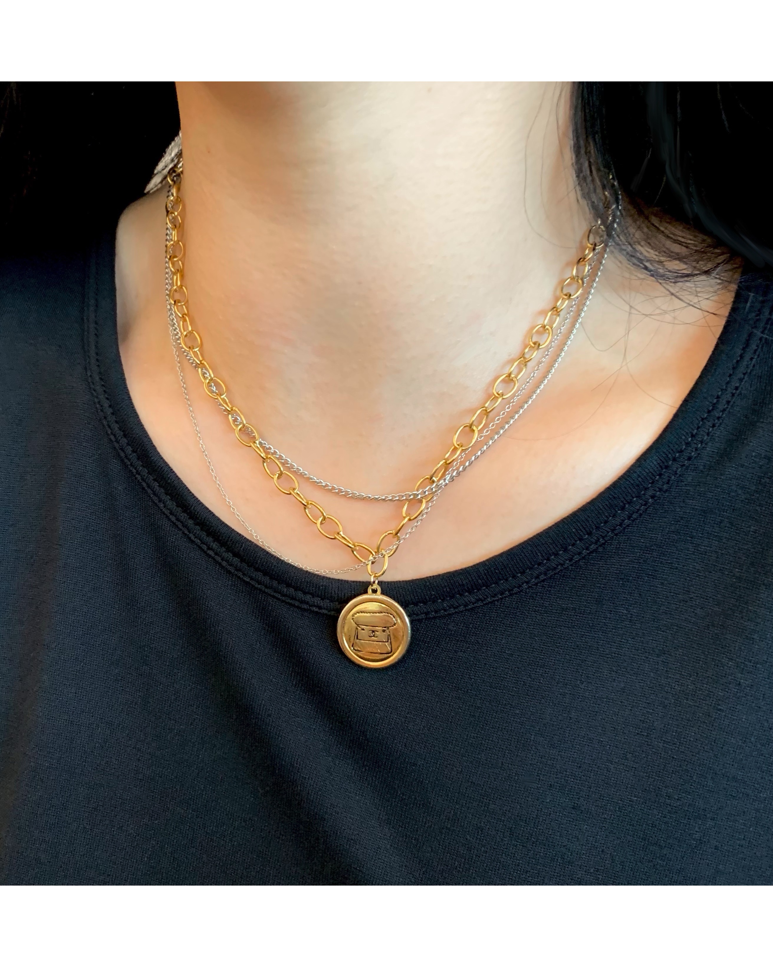 CHANEL button no.64