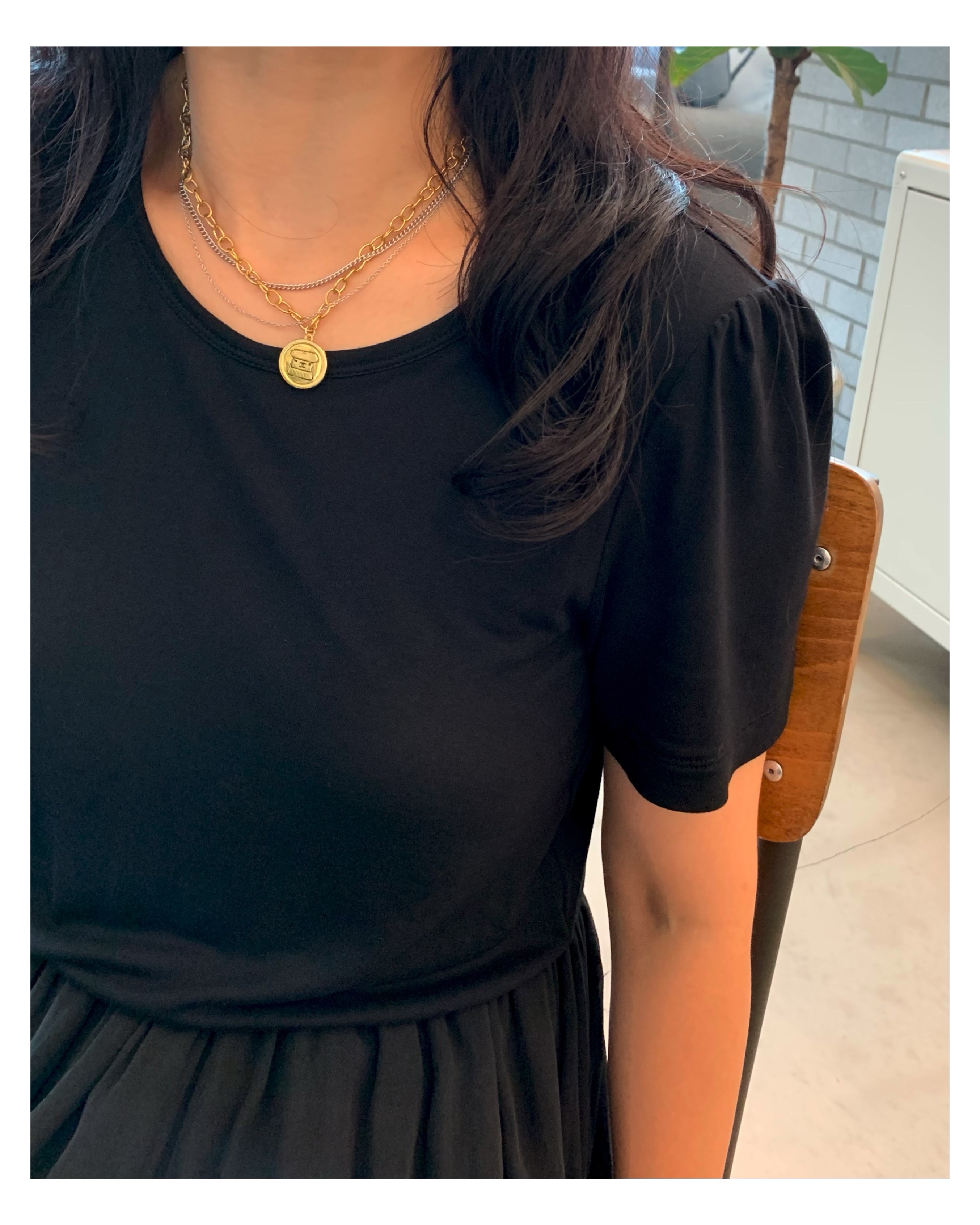 CHANEL button no.64