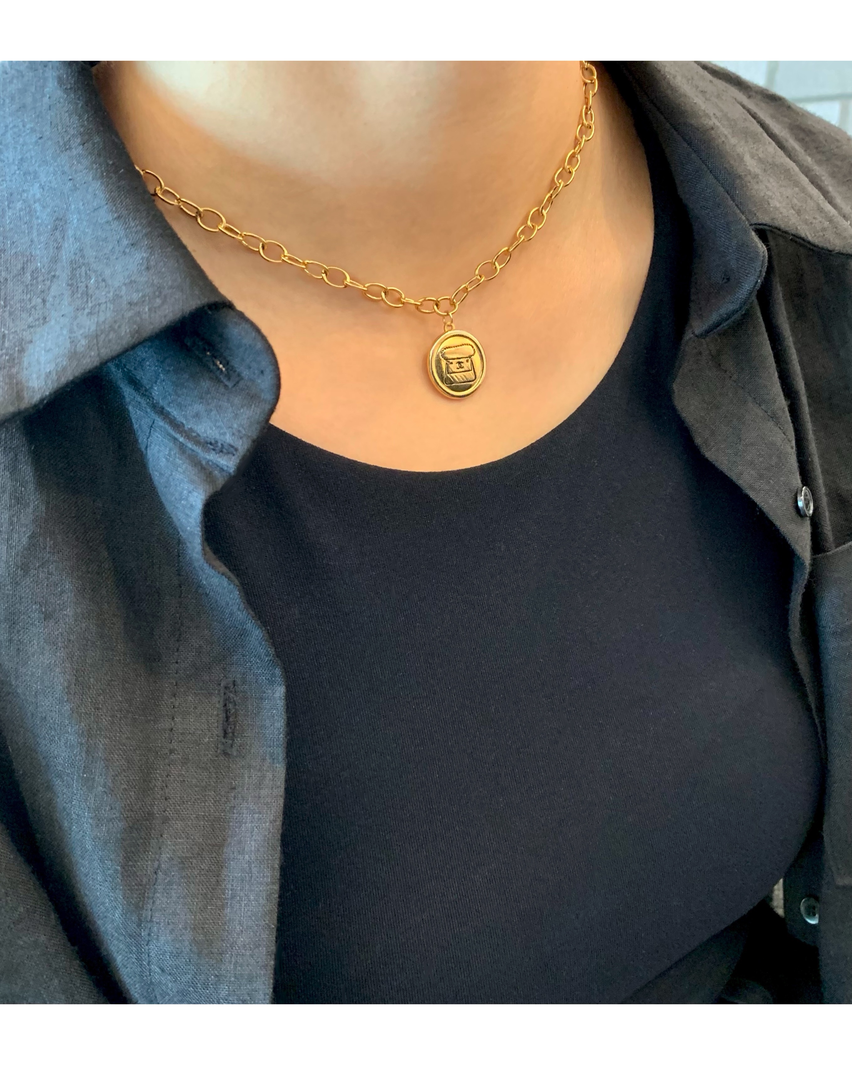 CHANEL button no.64