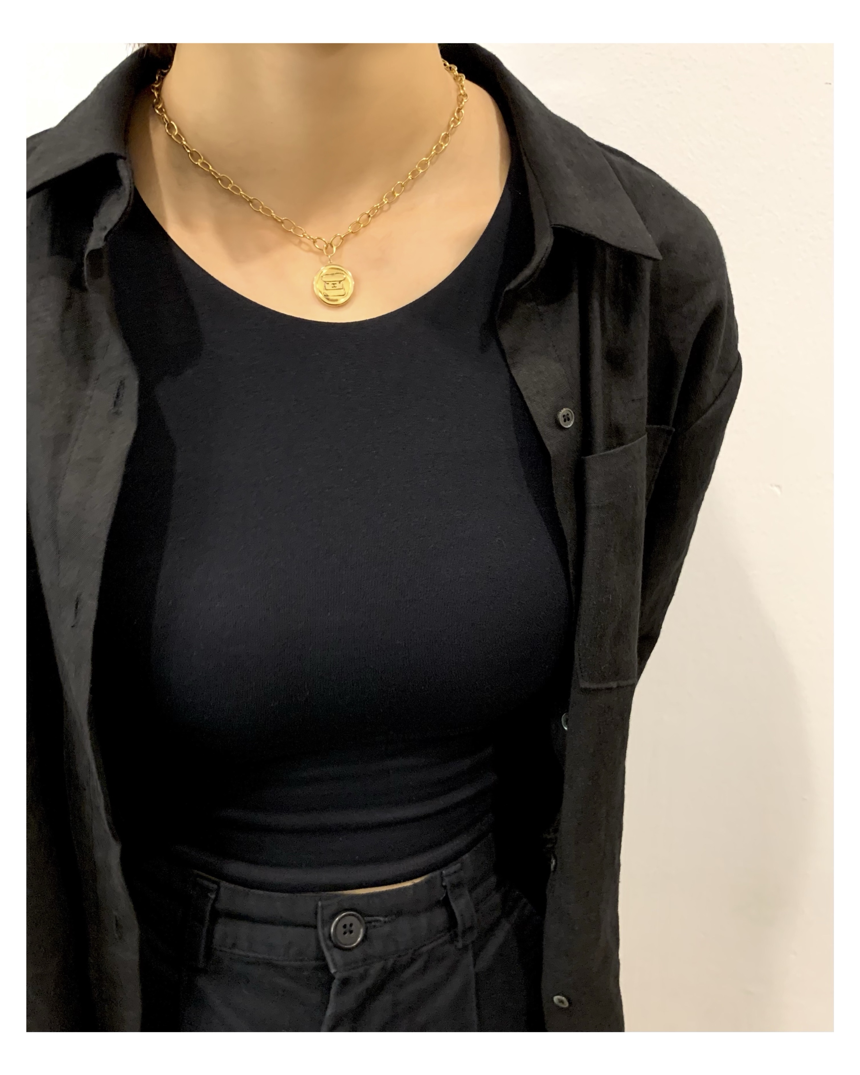 CHANEL button no.64
