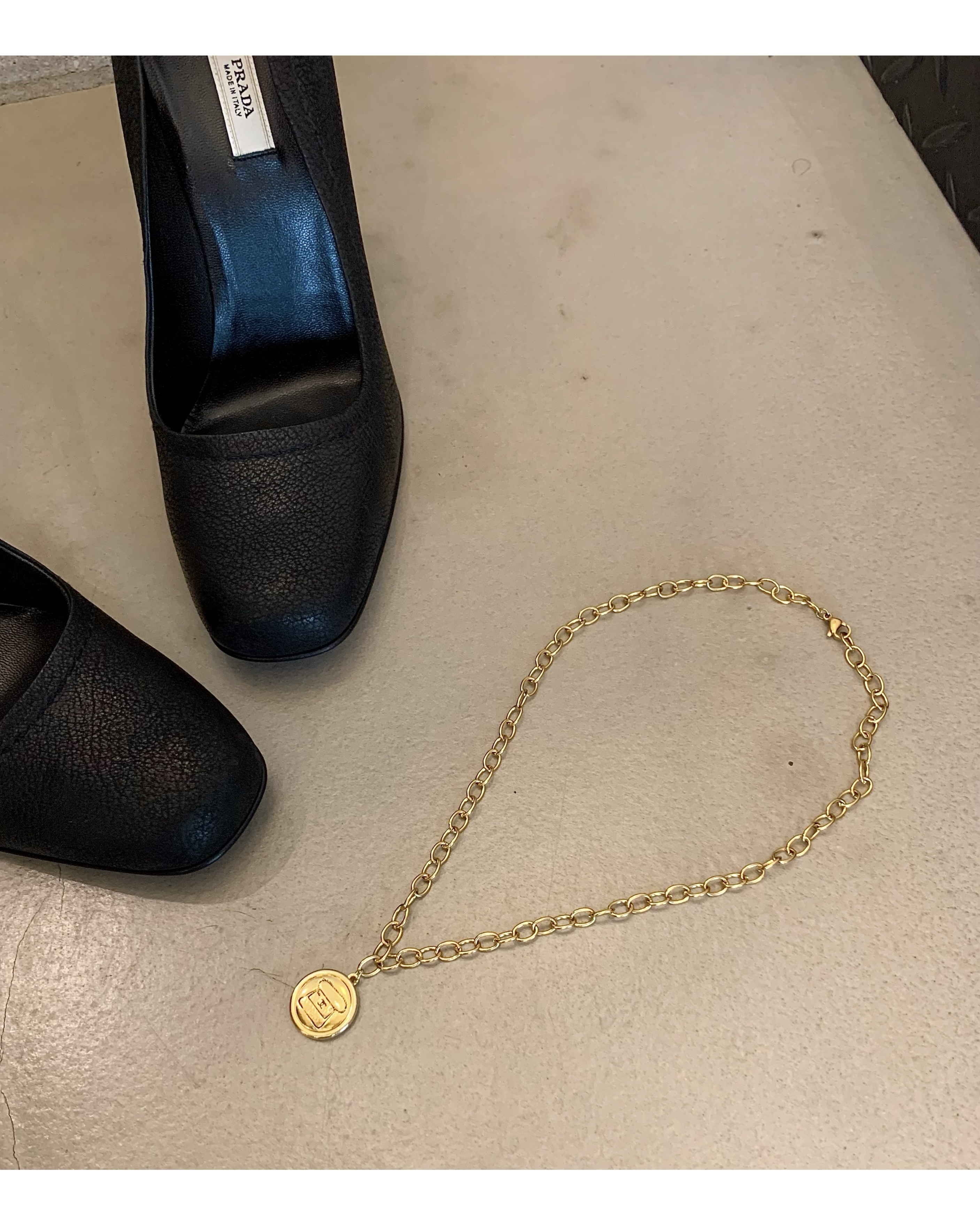 CHANEL button no.64