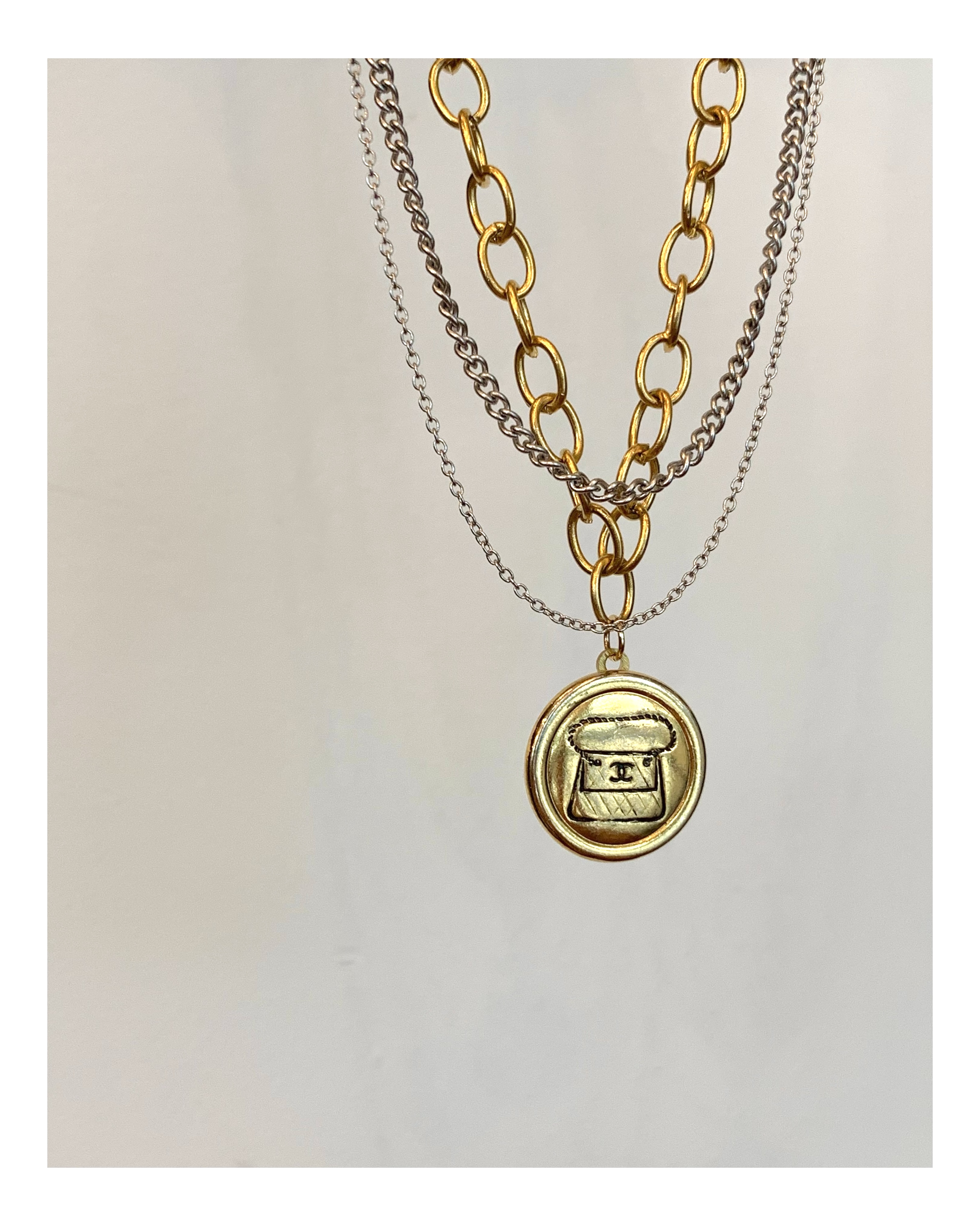 CHANEL button no.64