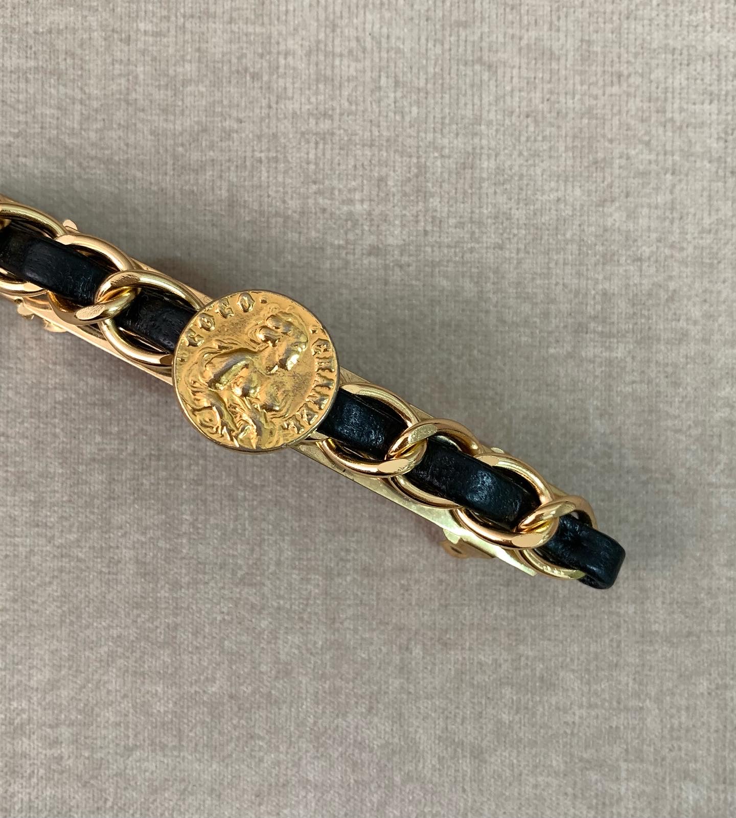 CHANEL button no.65