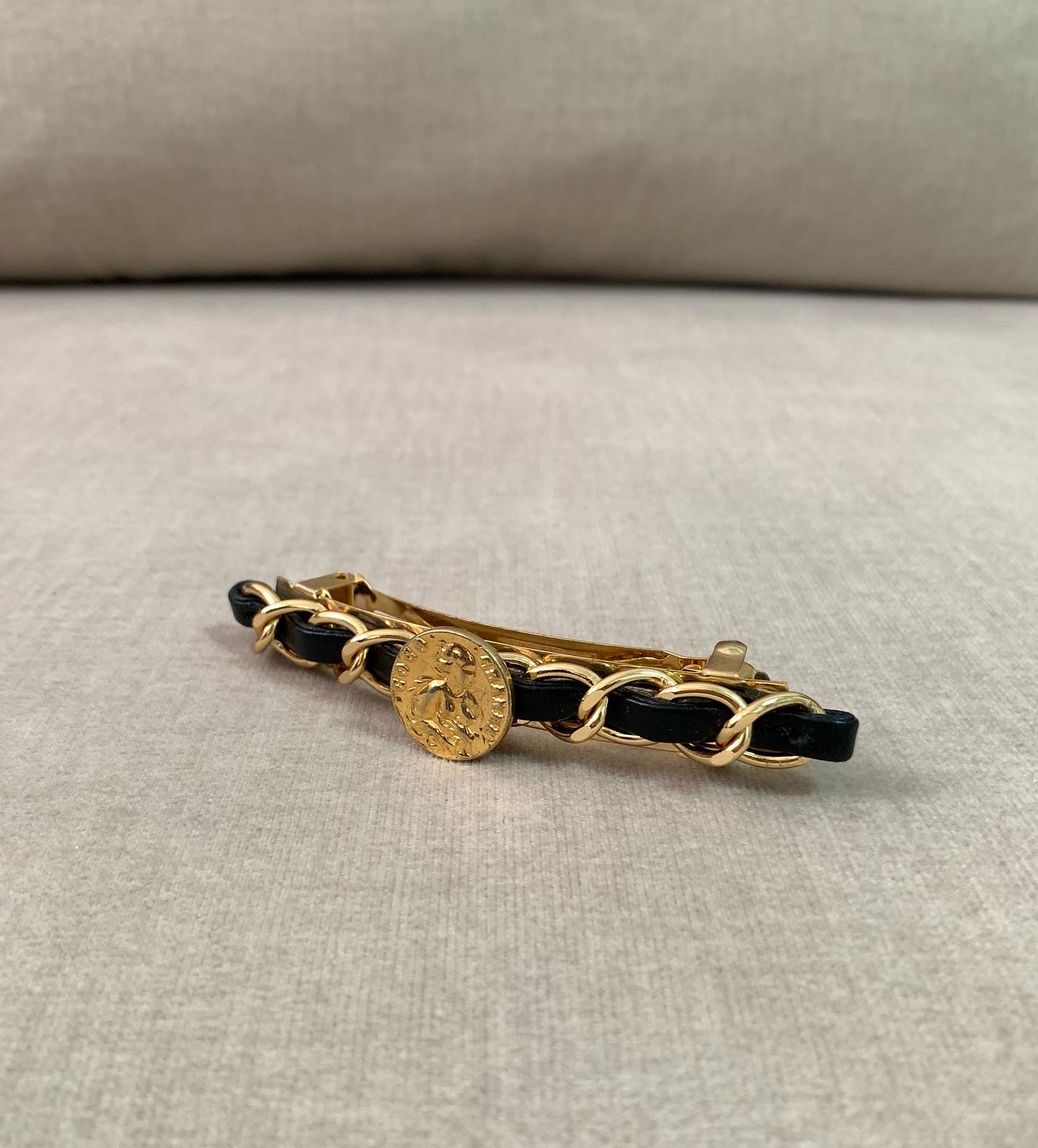 CHANEL button no.65