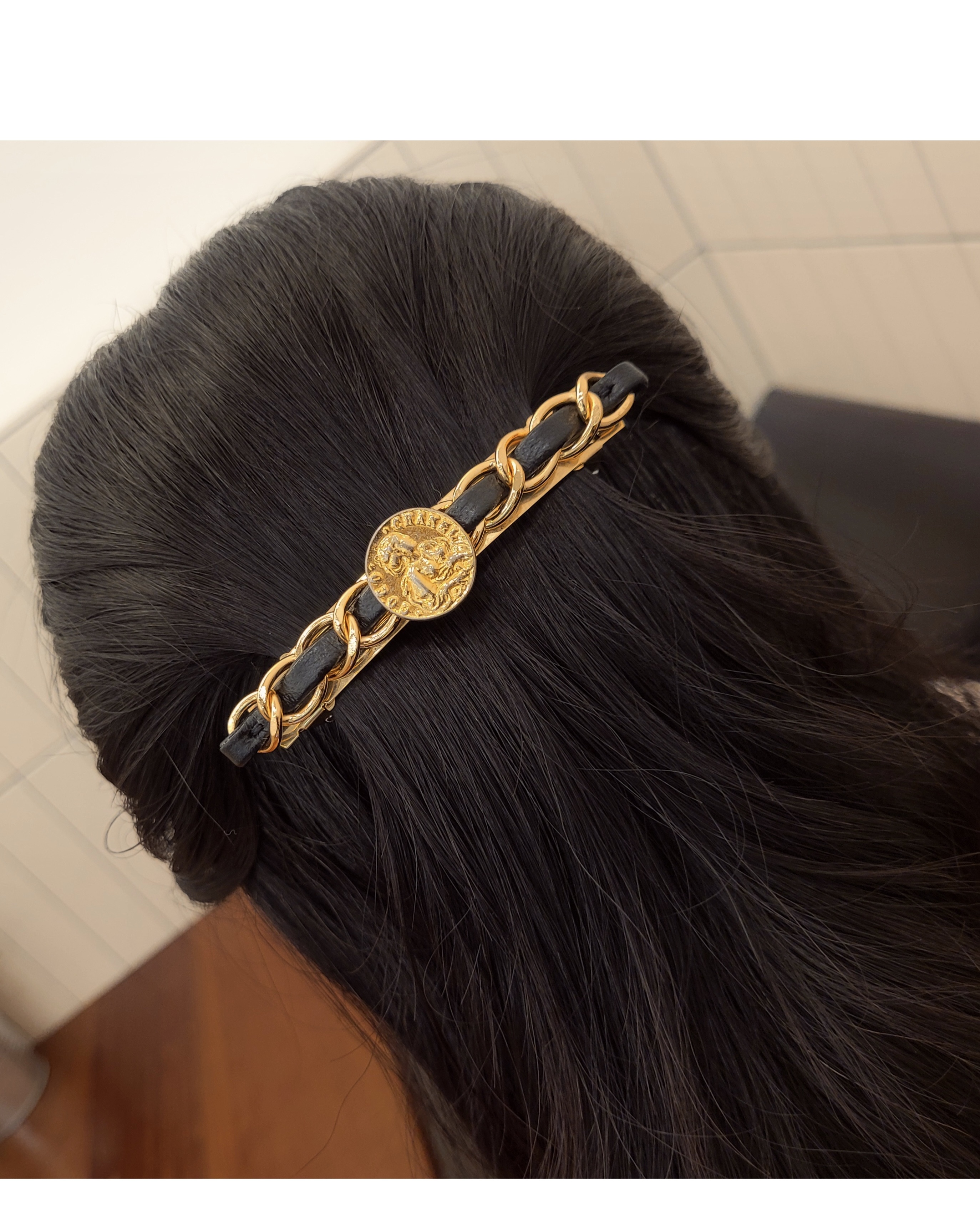 CHANEL button no.65