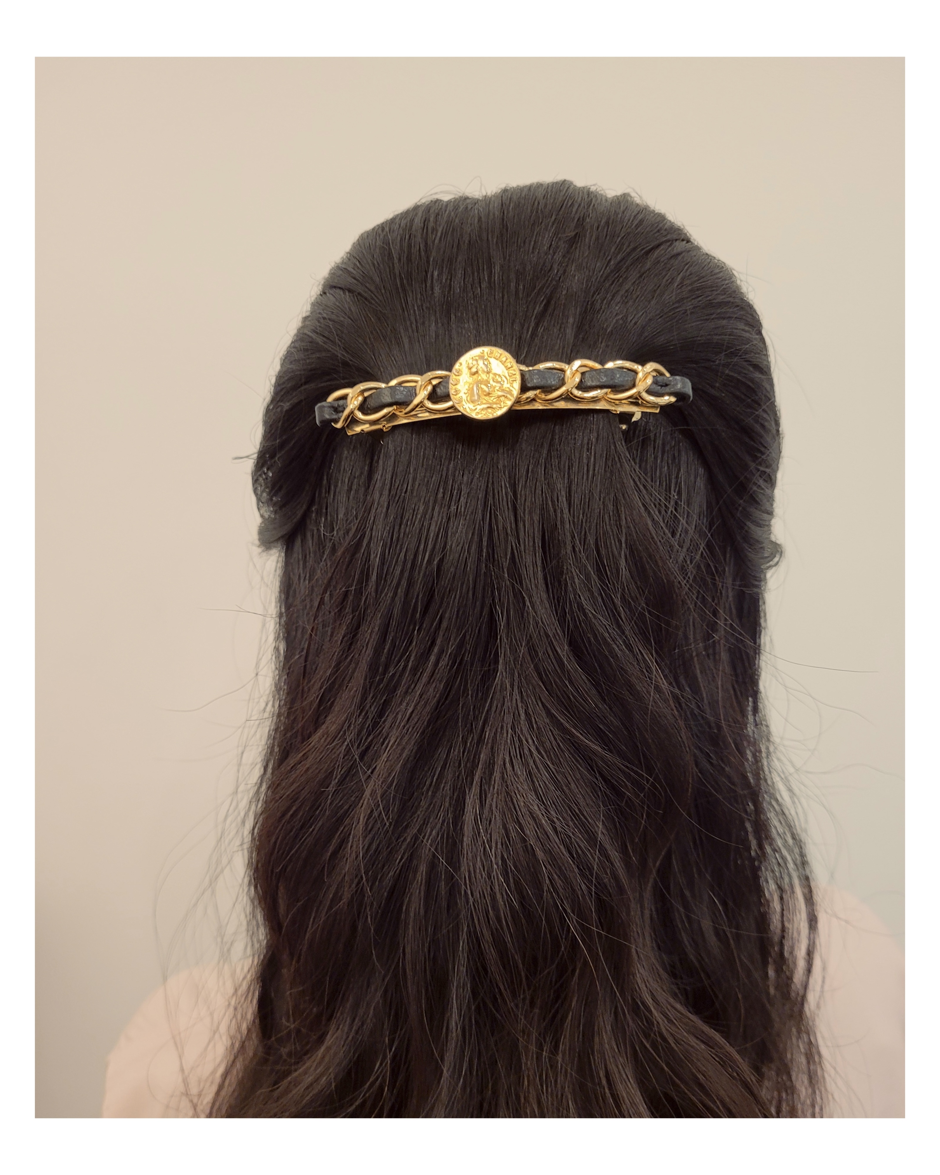 CHANEL button no.65