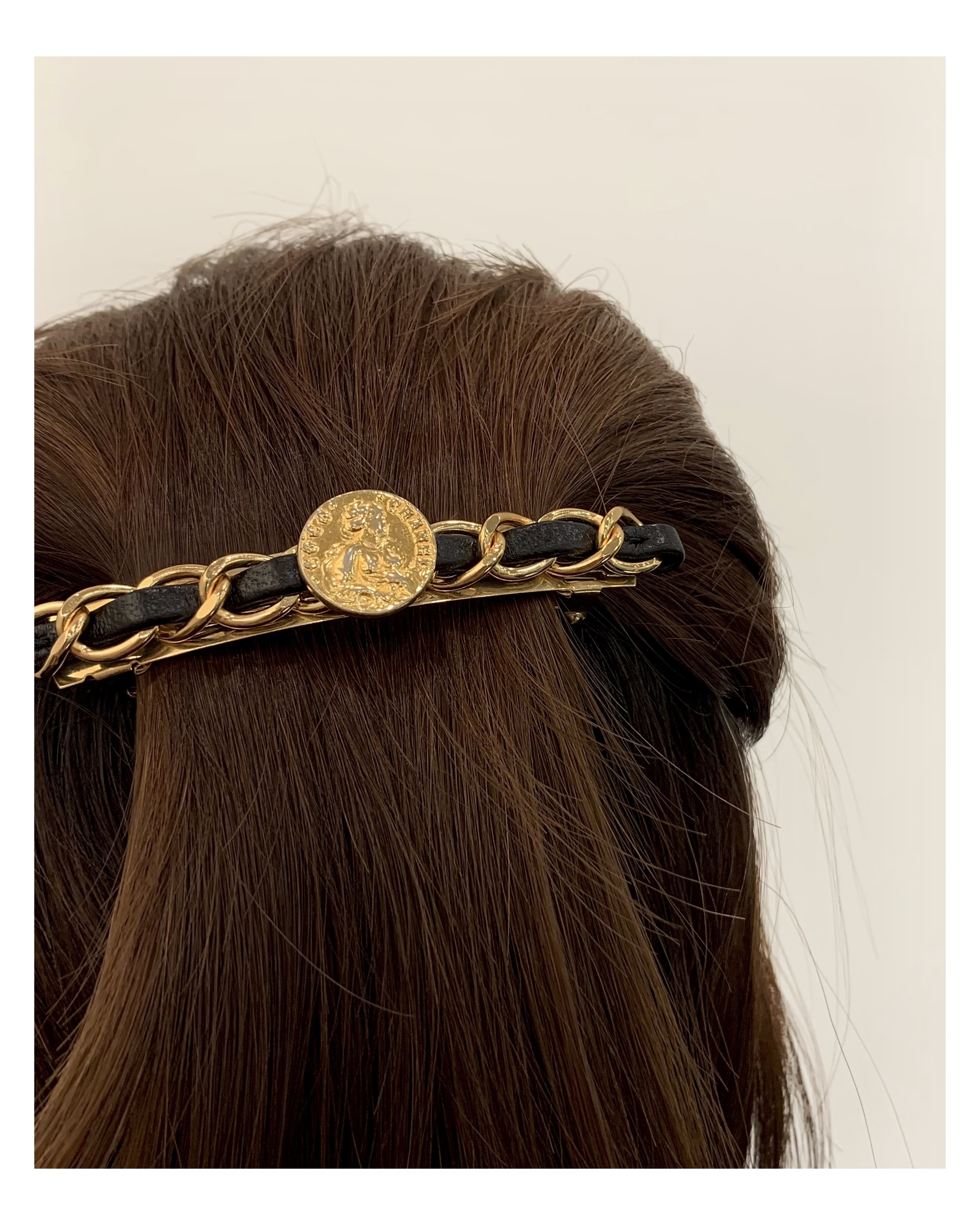 CHANEL button no.65