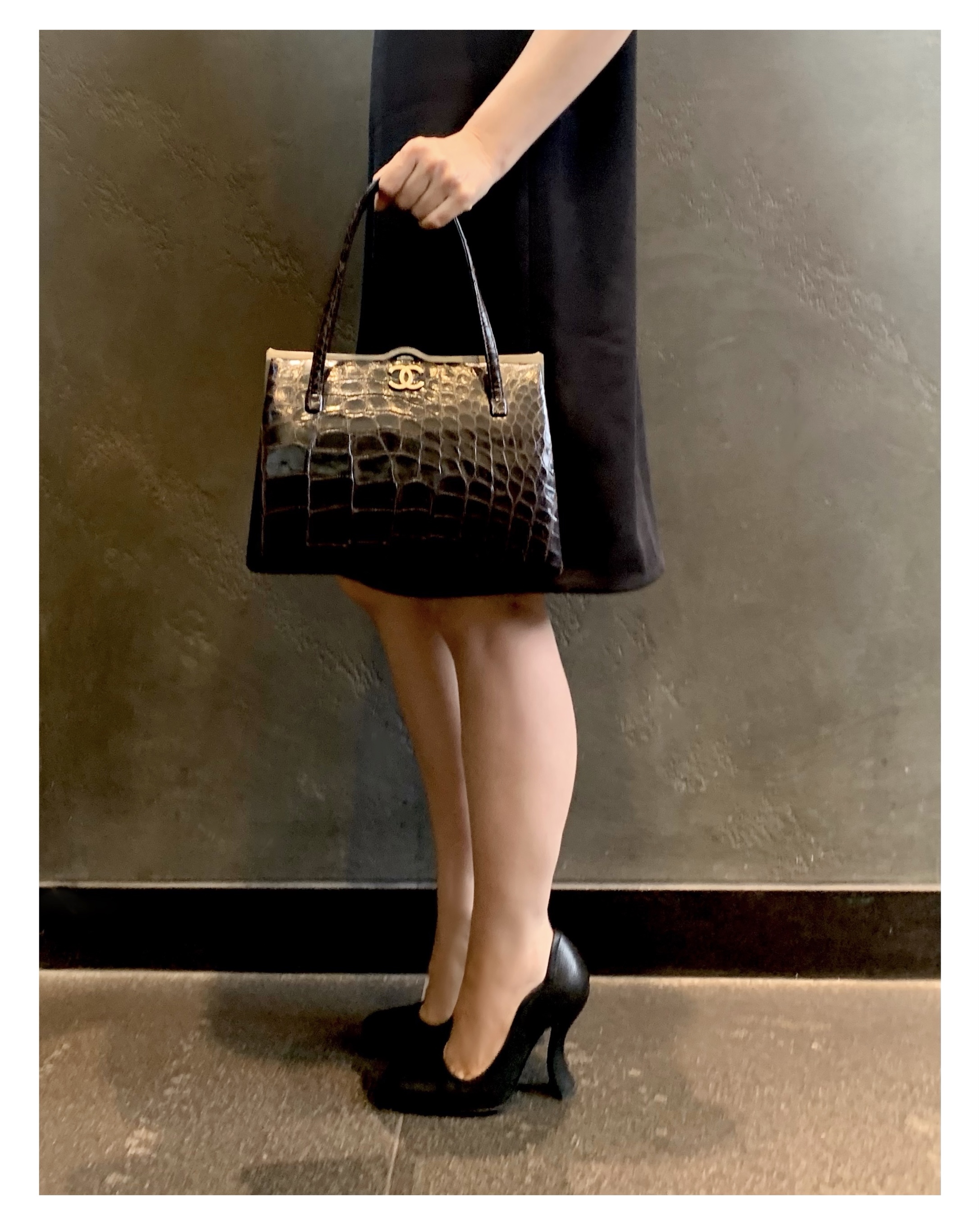 GENUINE vintage crocodile bag X CHANEL hanger CC objet no.36