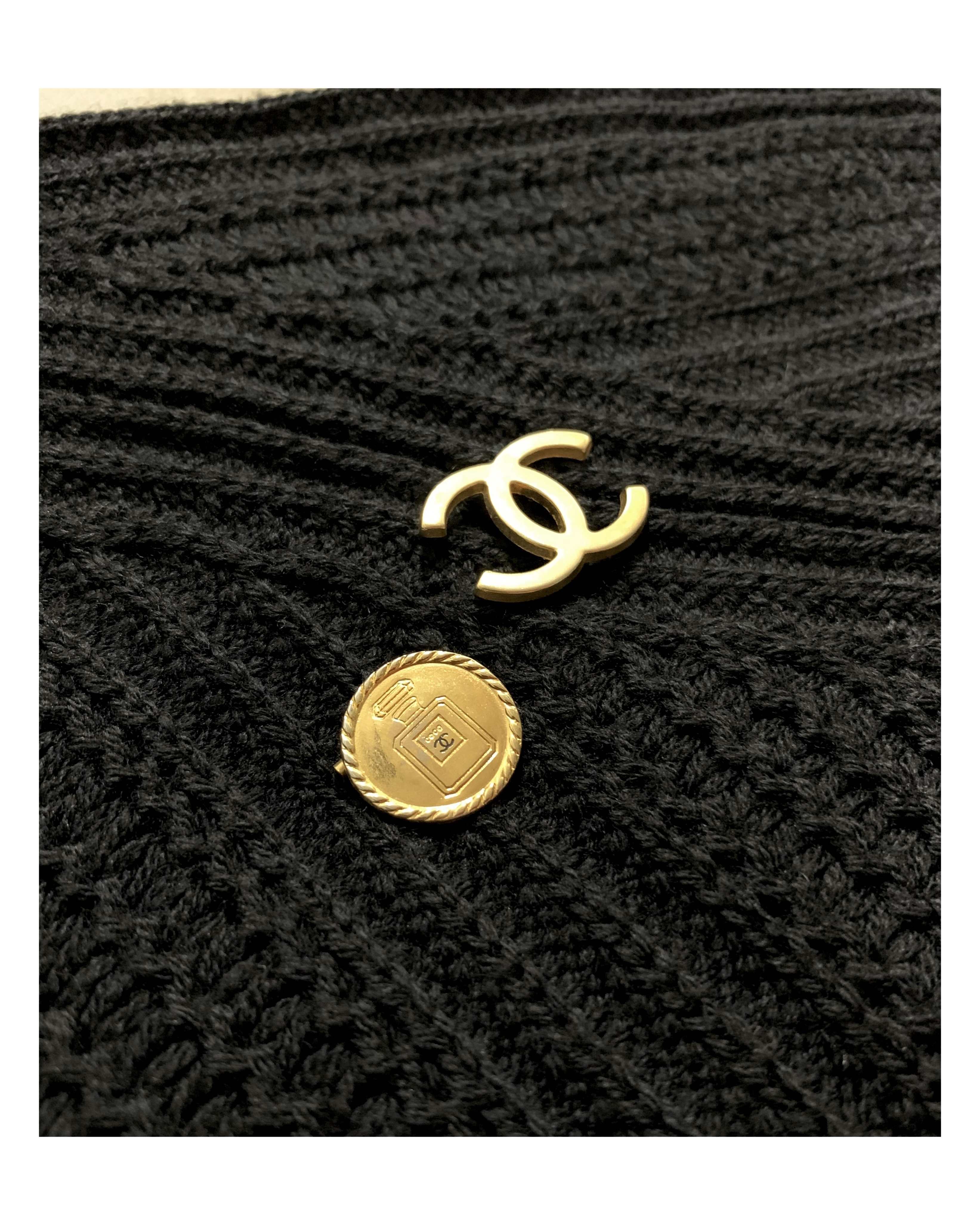 CHANEL button no.66