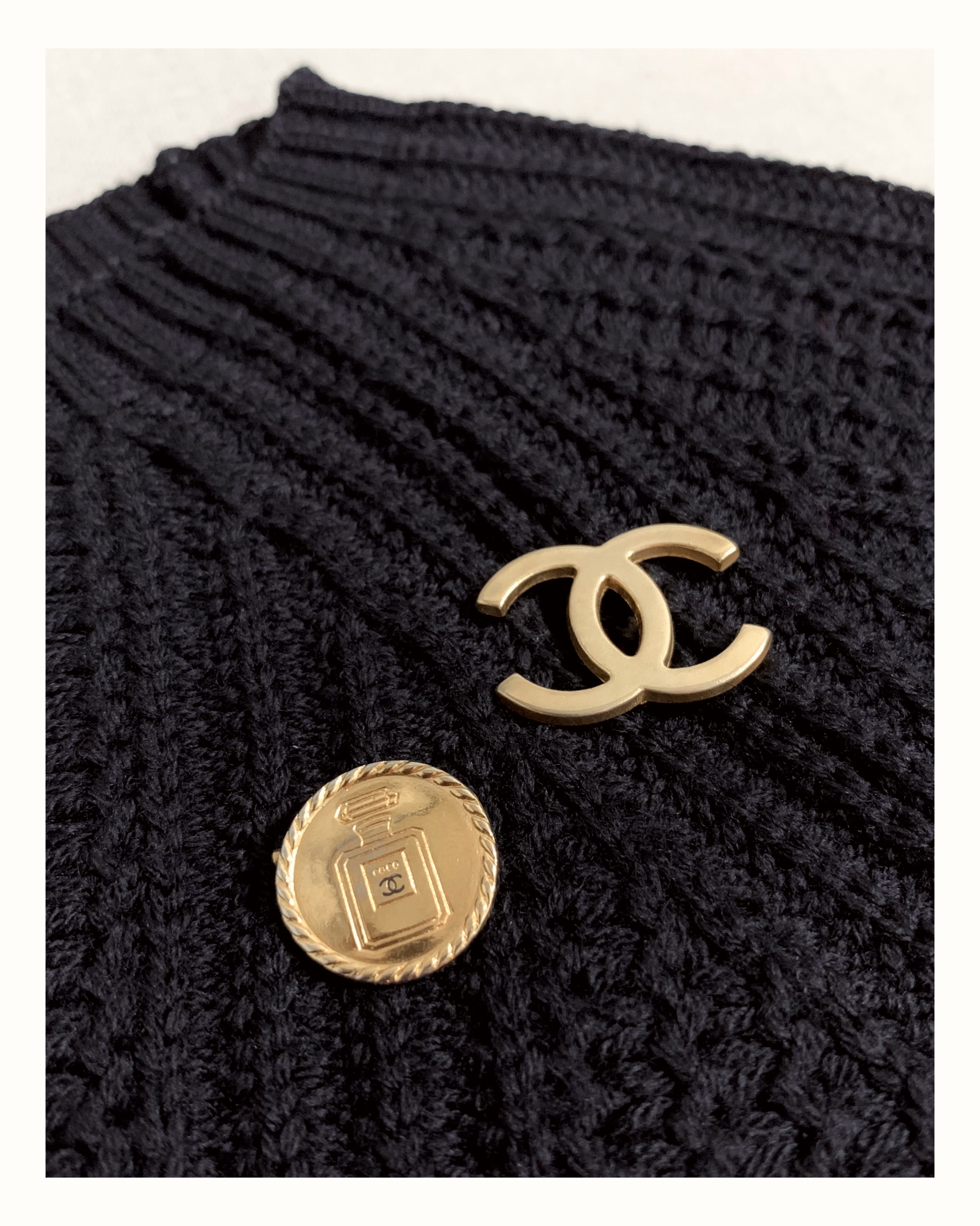 CHANEL button no.66