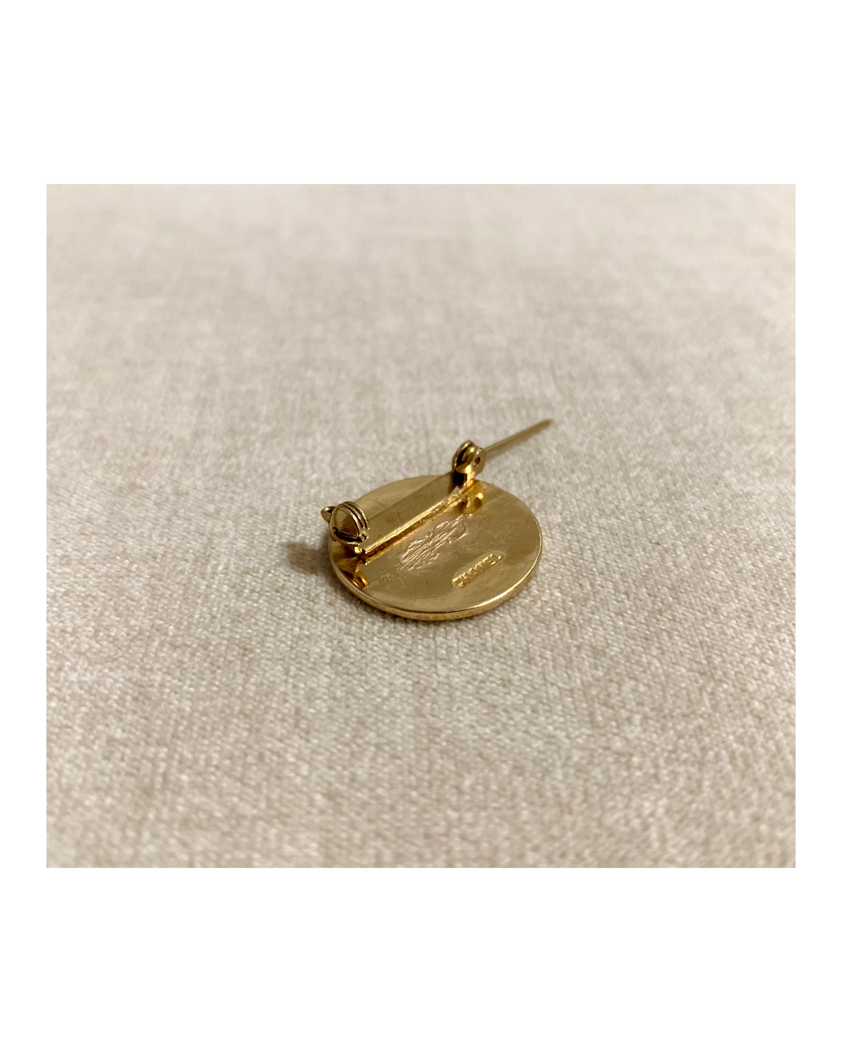 CHANEL button no.66