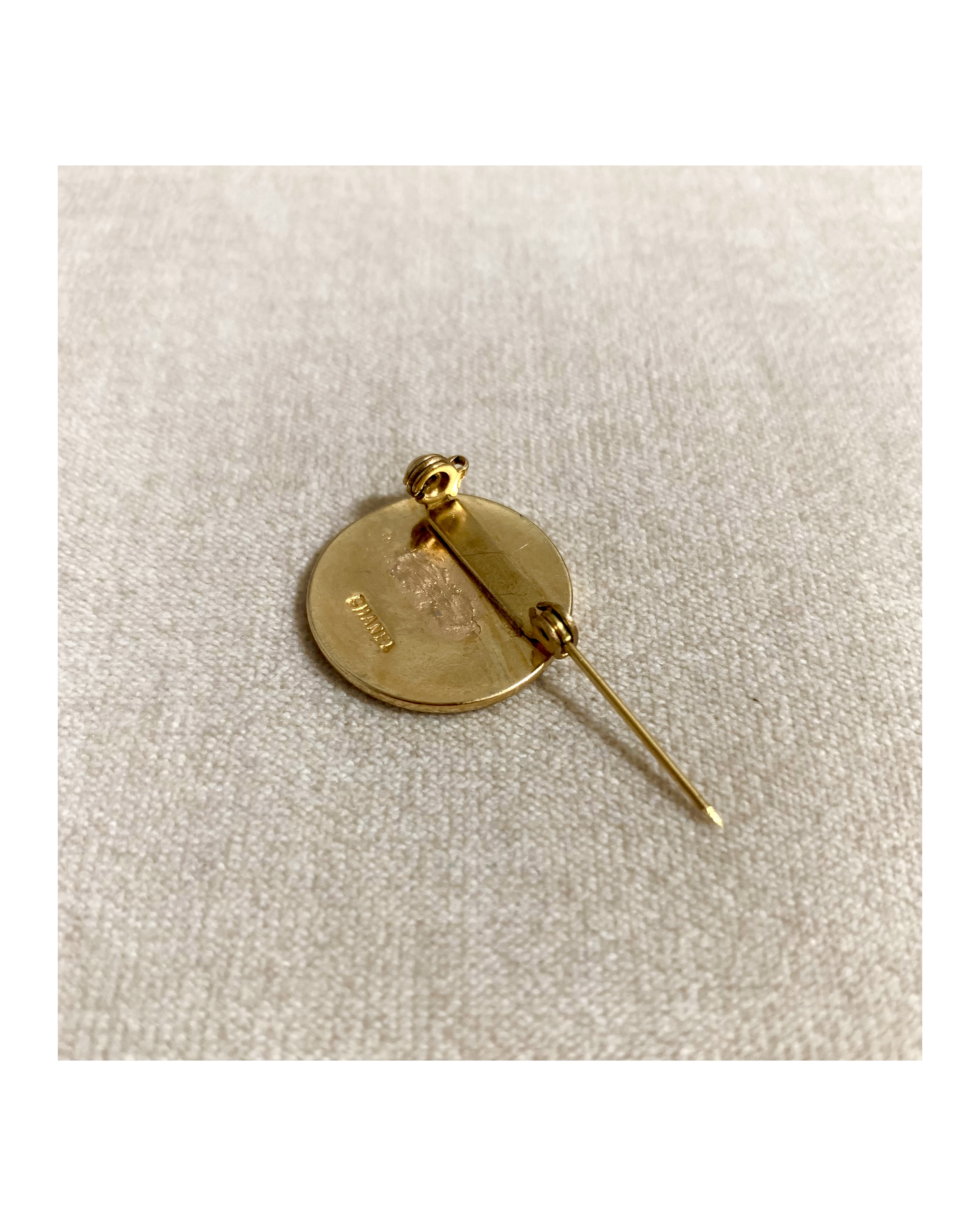 CHANEL button no.66