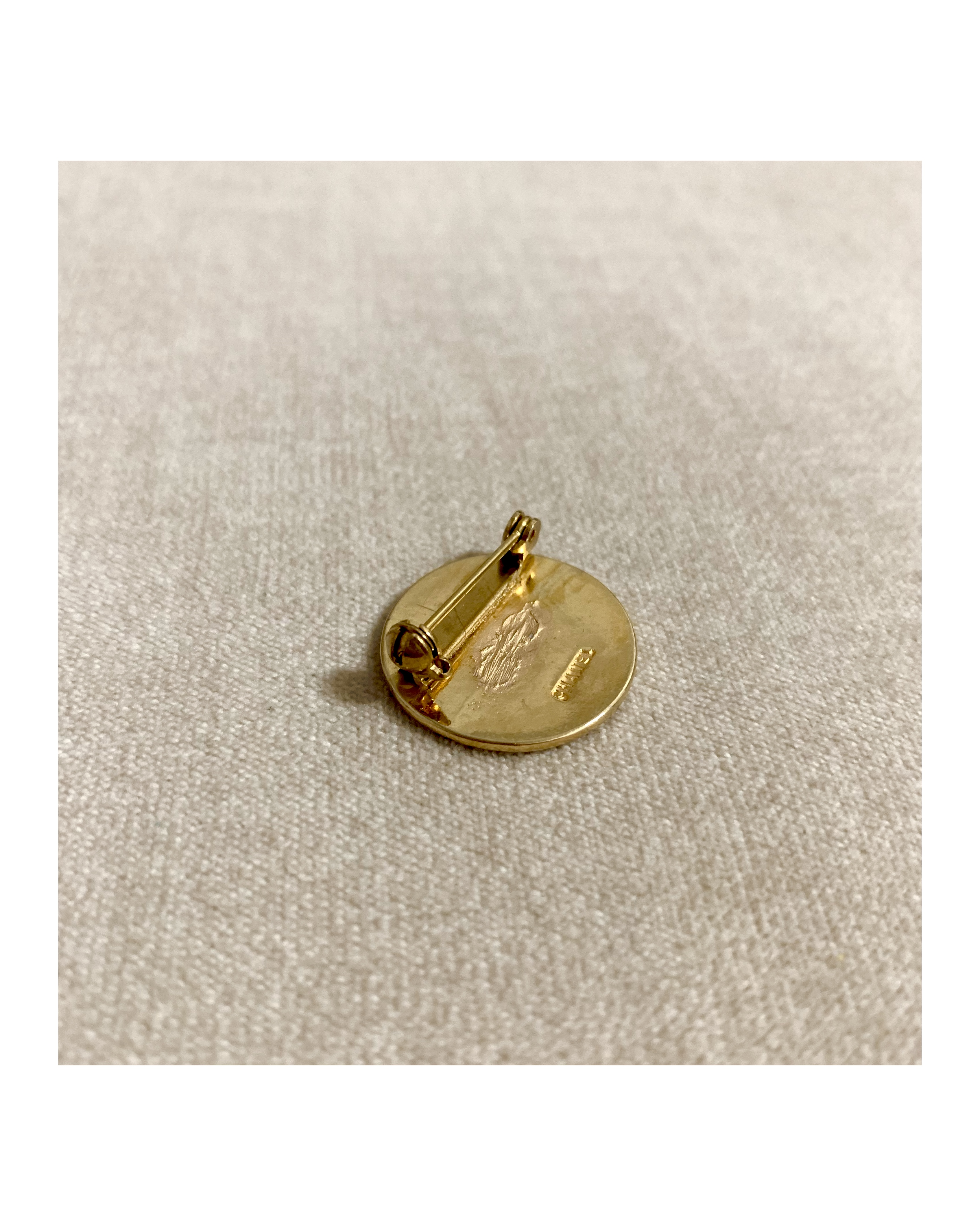 CHANEL button no.66