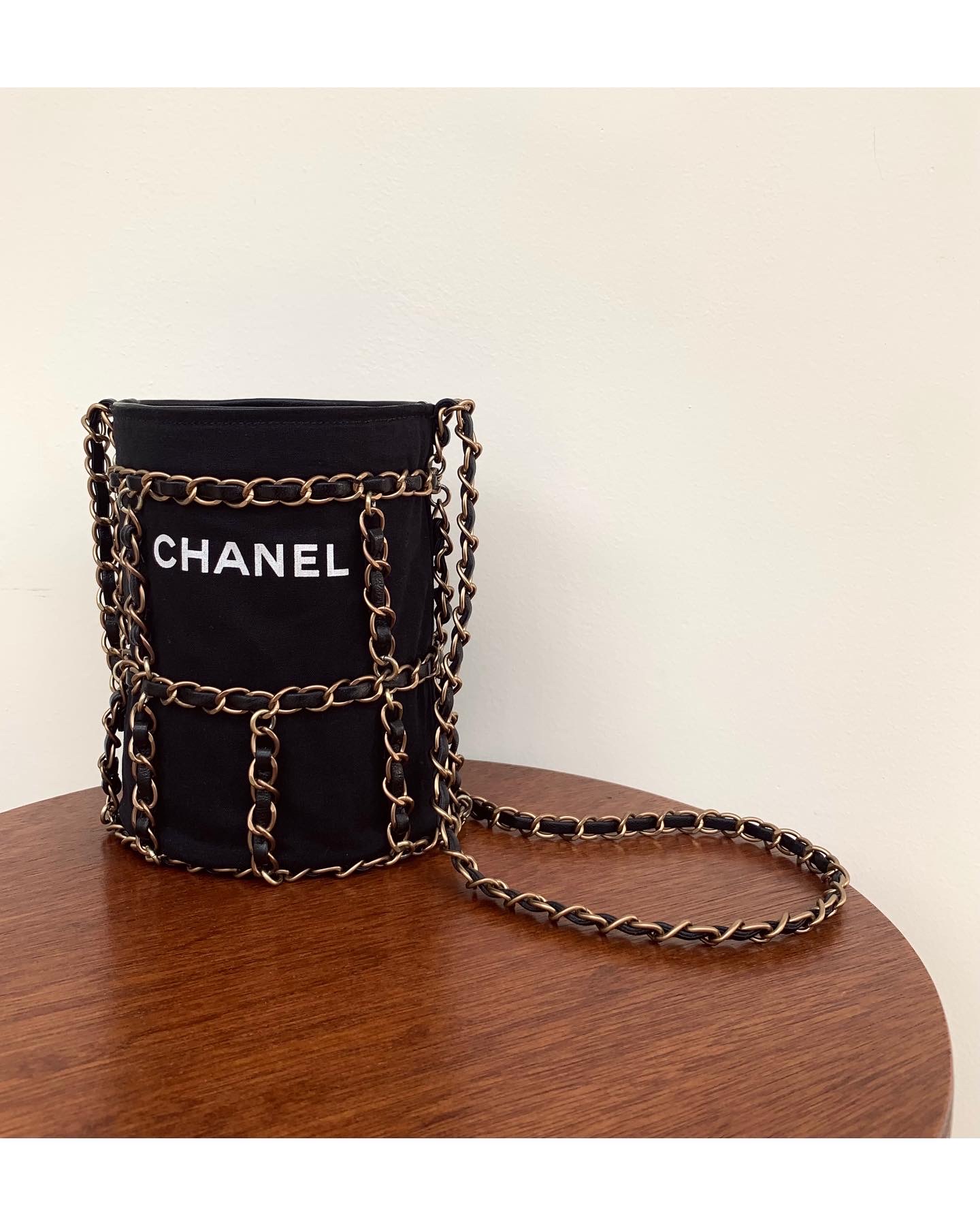 CHANEL cage chain bag no.37