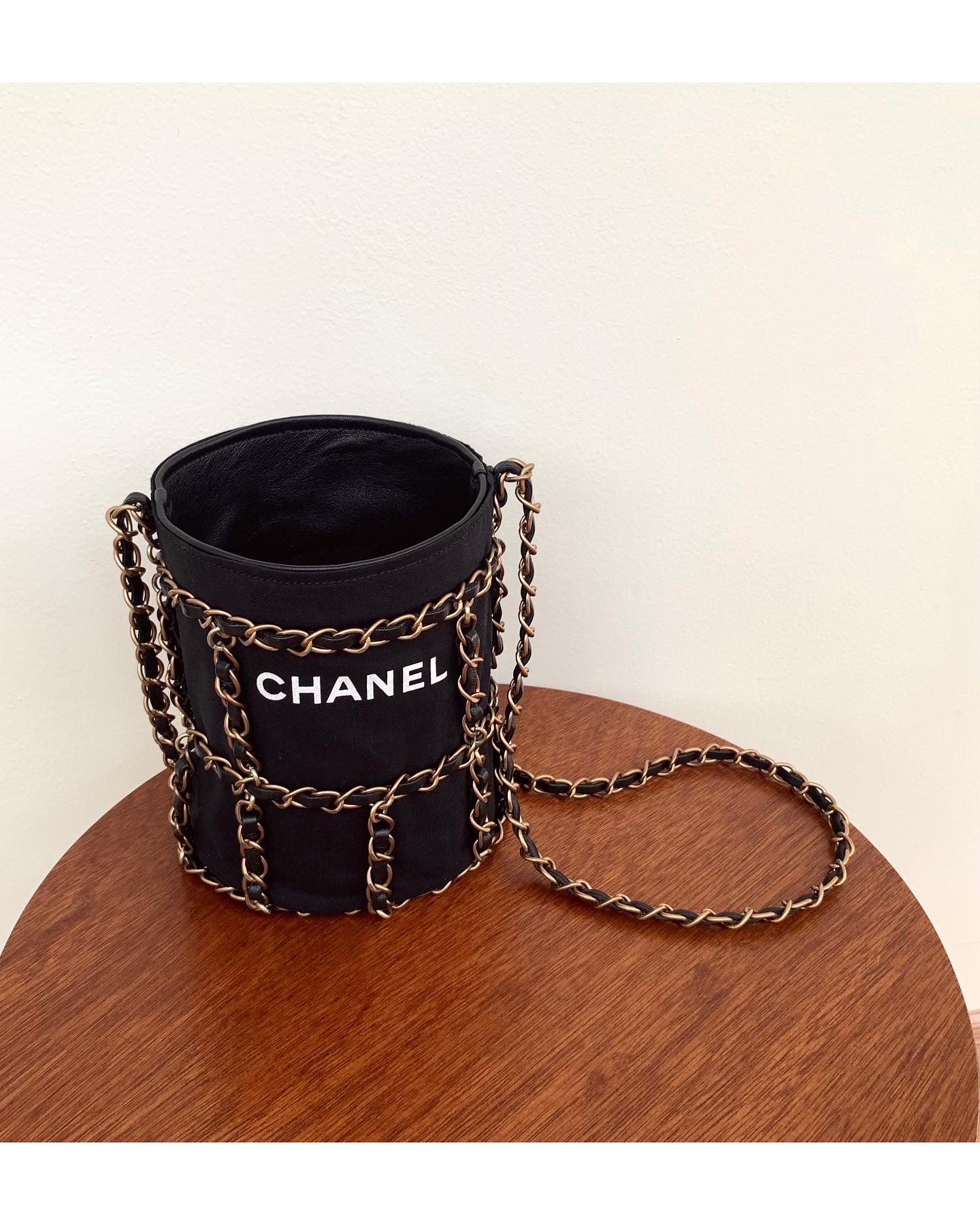 CHANEL cage chain bag no.37