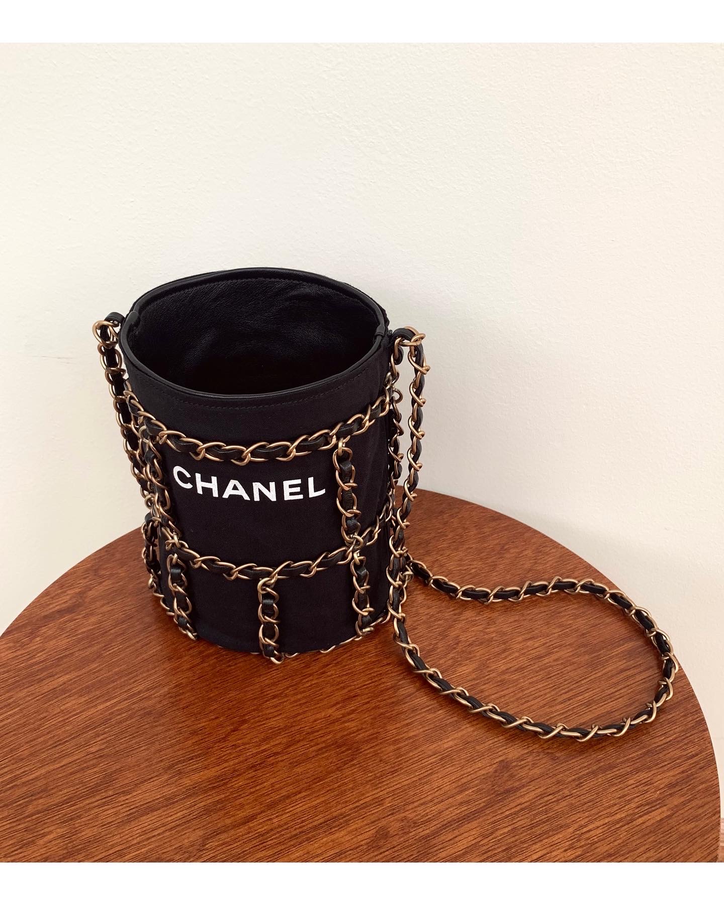 CHANEL cage chain bag no.37