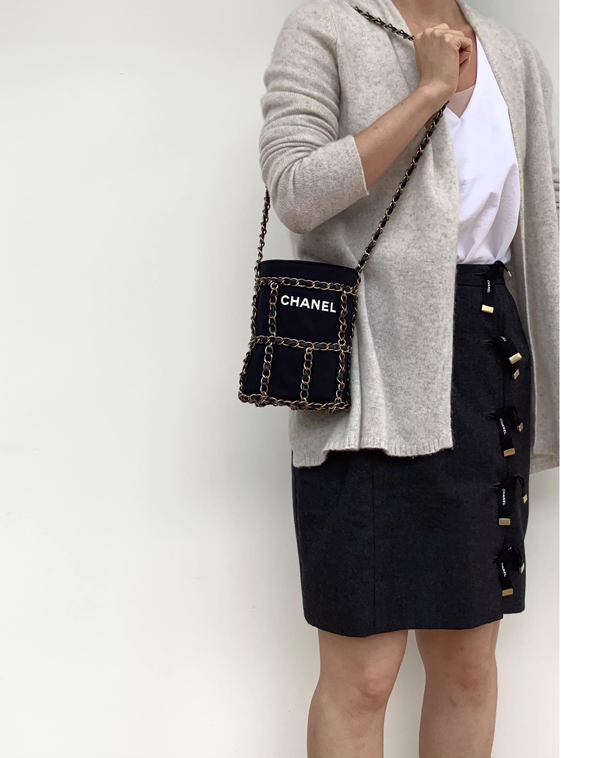 CHANEL cage chain bag no.37