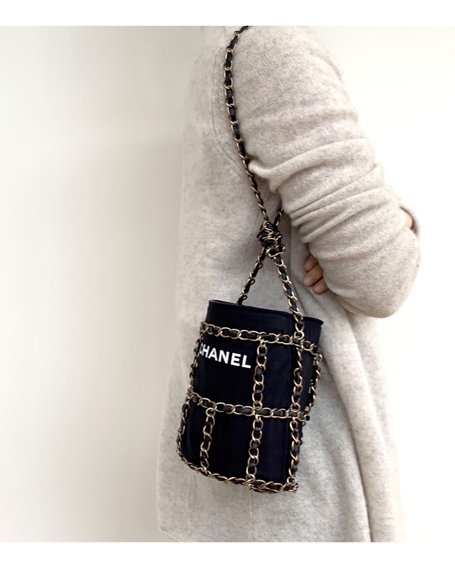 CHANEL cage chain bag no.37