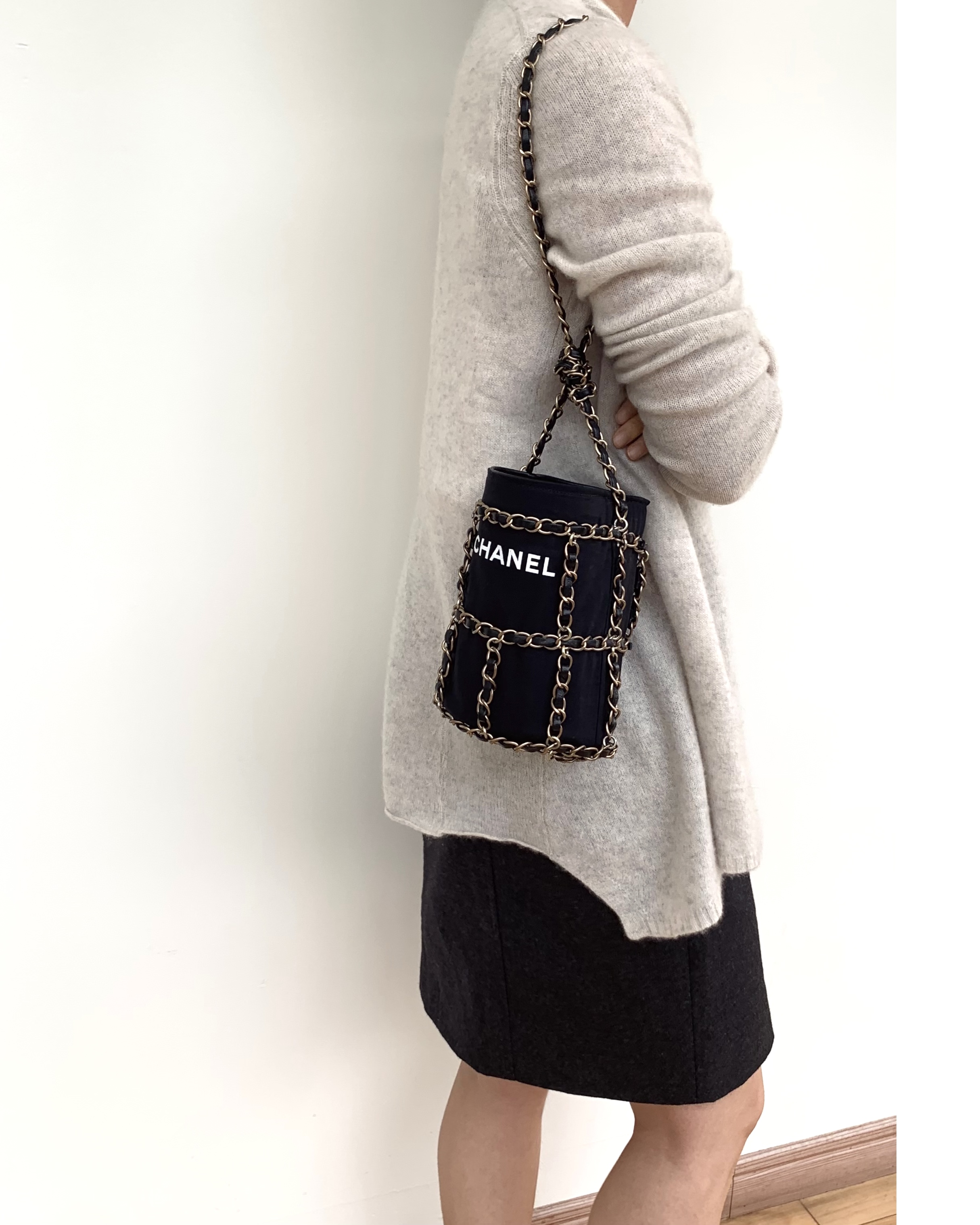 CHANEL cage chain bag no.37