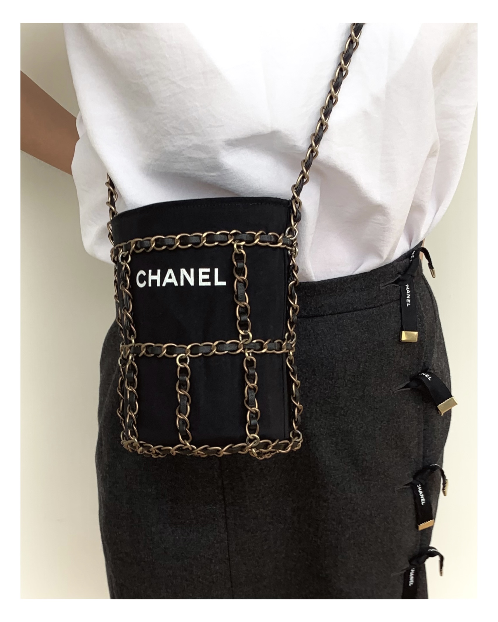 CHANEL cage chain bag no.37