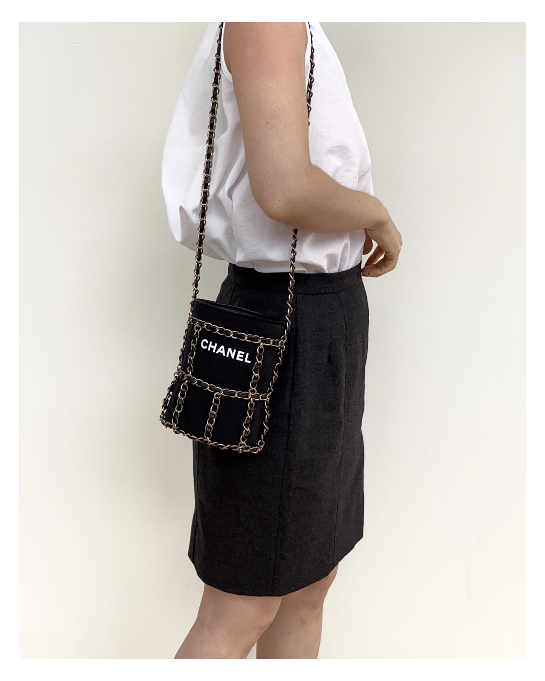 CHANEL cage chain bag no.37