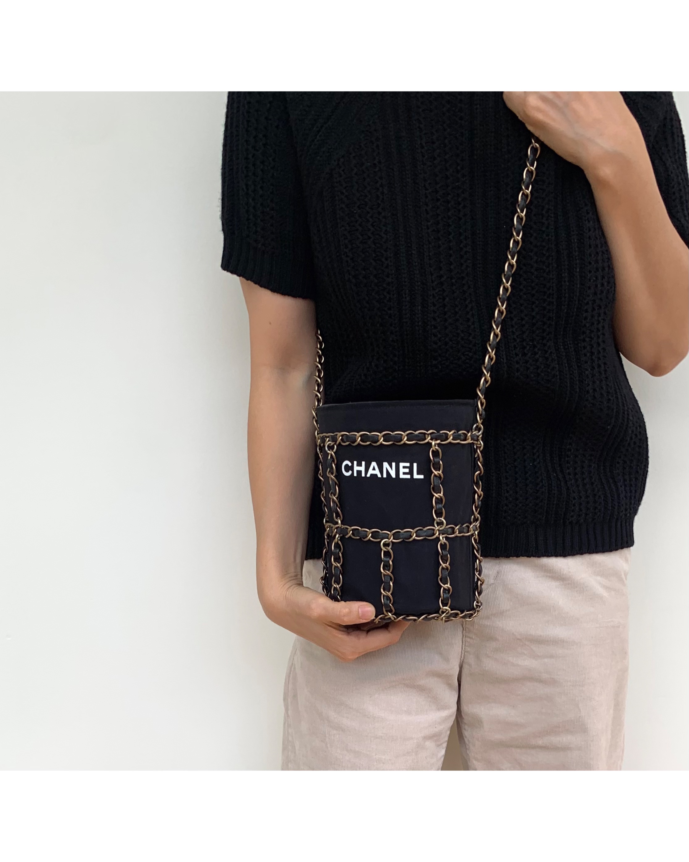 CHANEL cage chain bag no.37