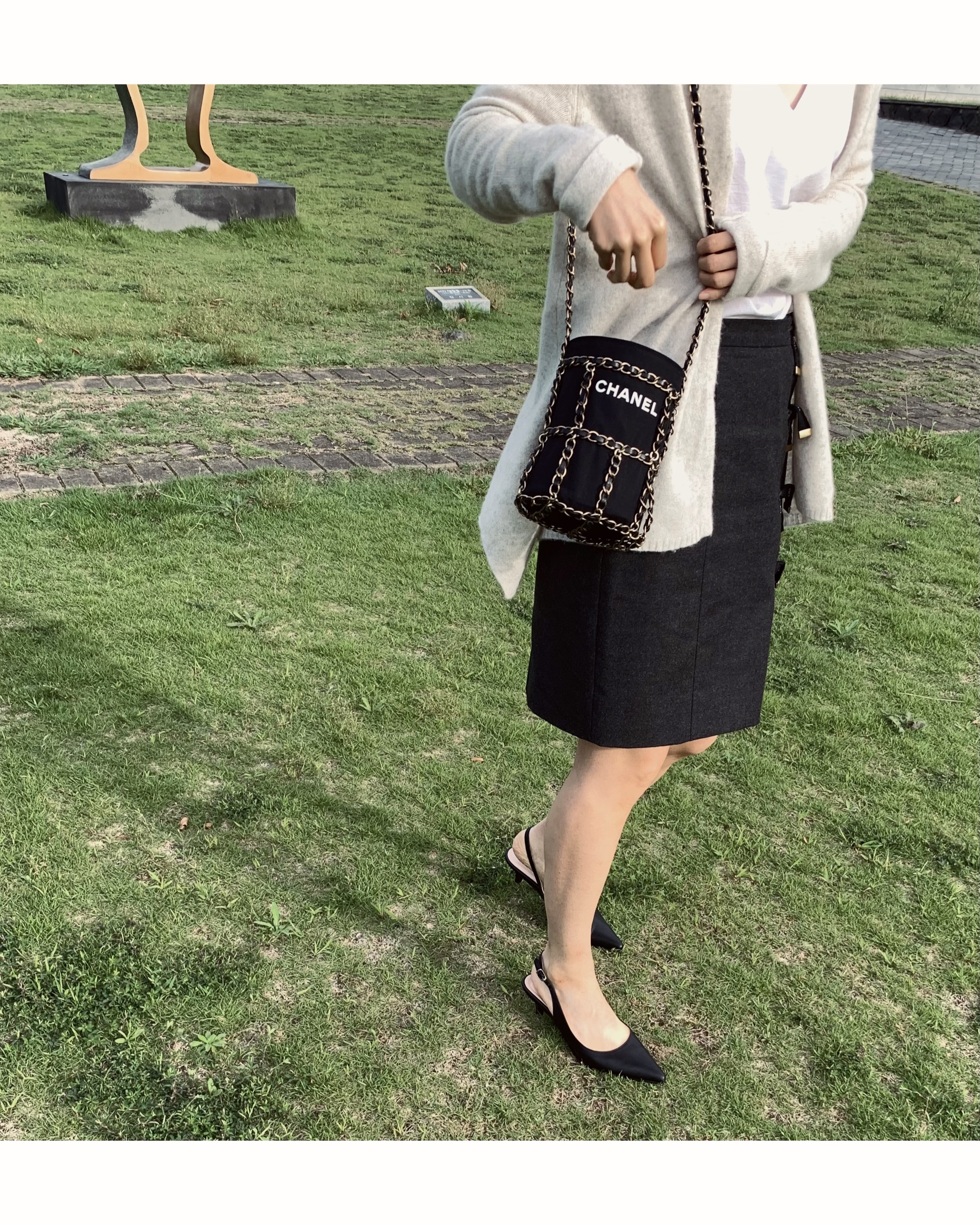 CHANEL cage chain bag no.37