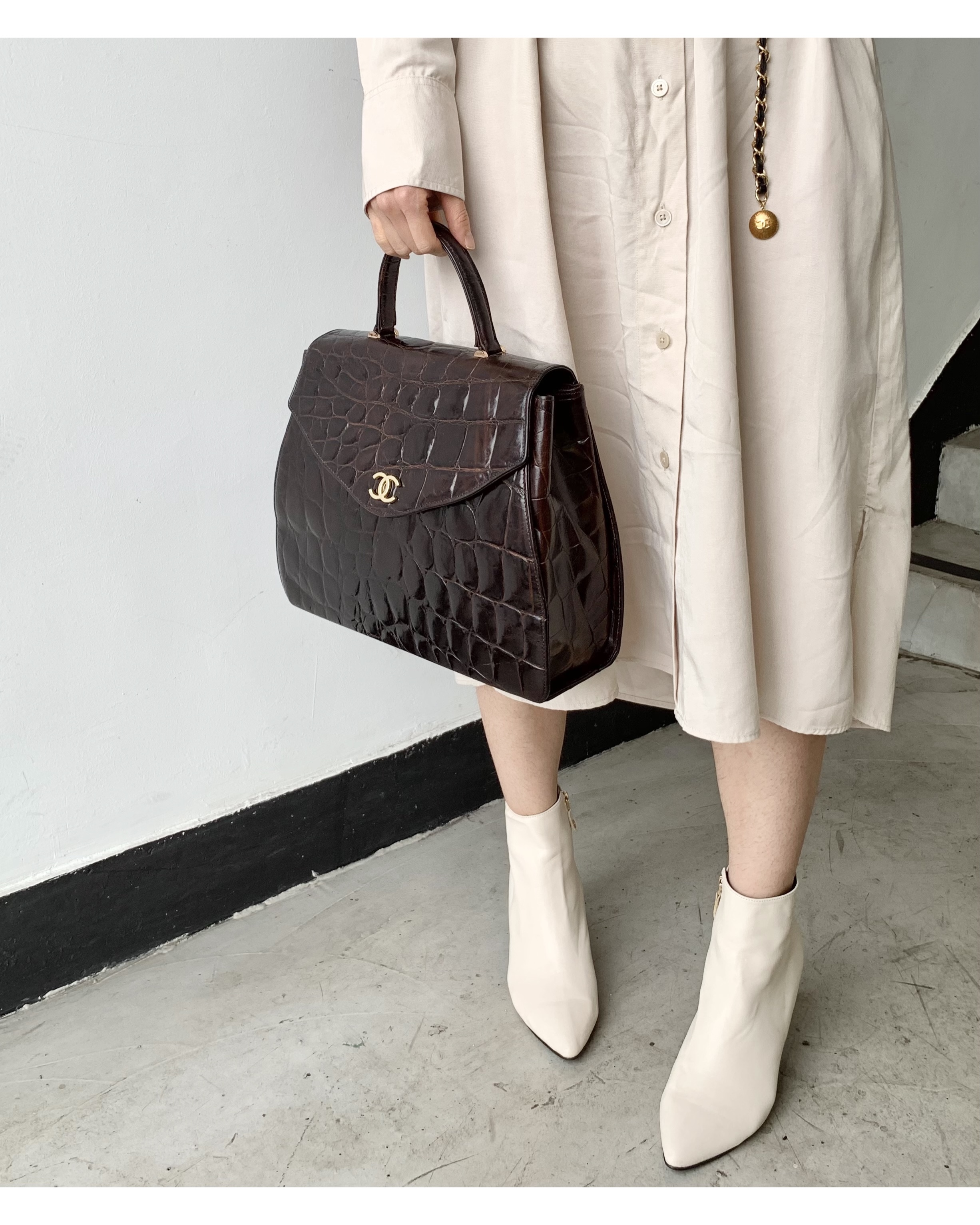 GENUINE vintage crocodile bag X CHANEL hanger CC objet no.38