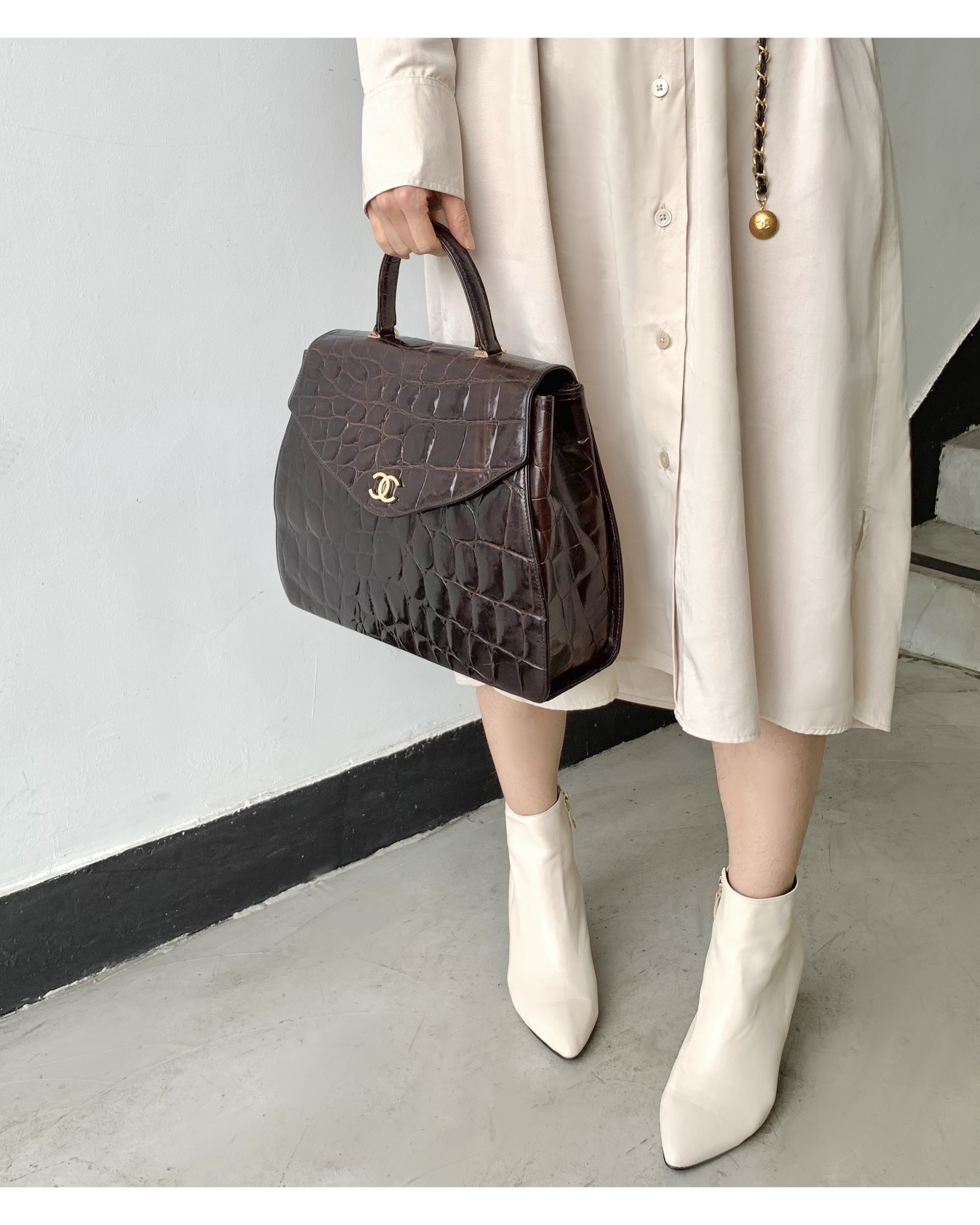 GENUINE vintage crocodile bag X CHANEL hanger CC objet no.38