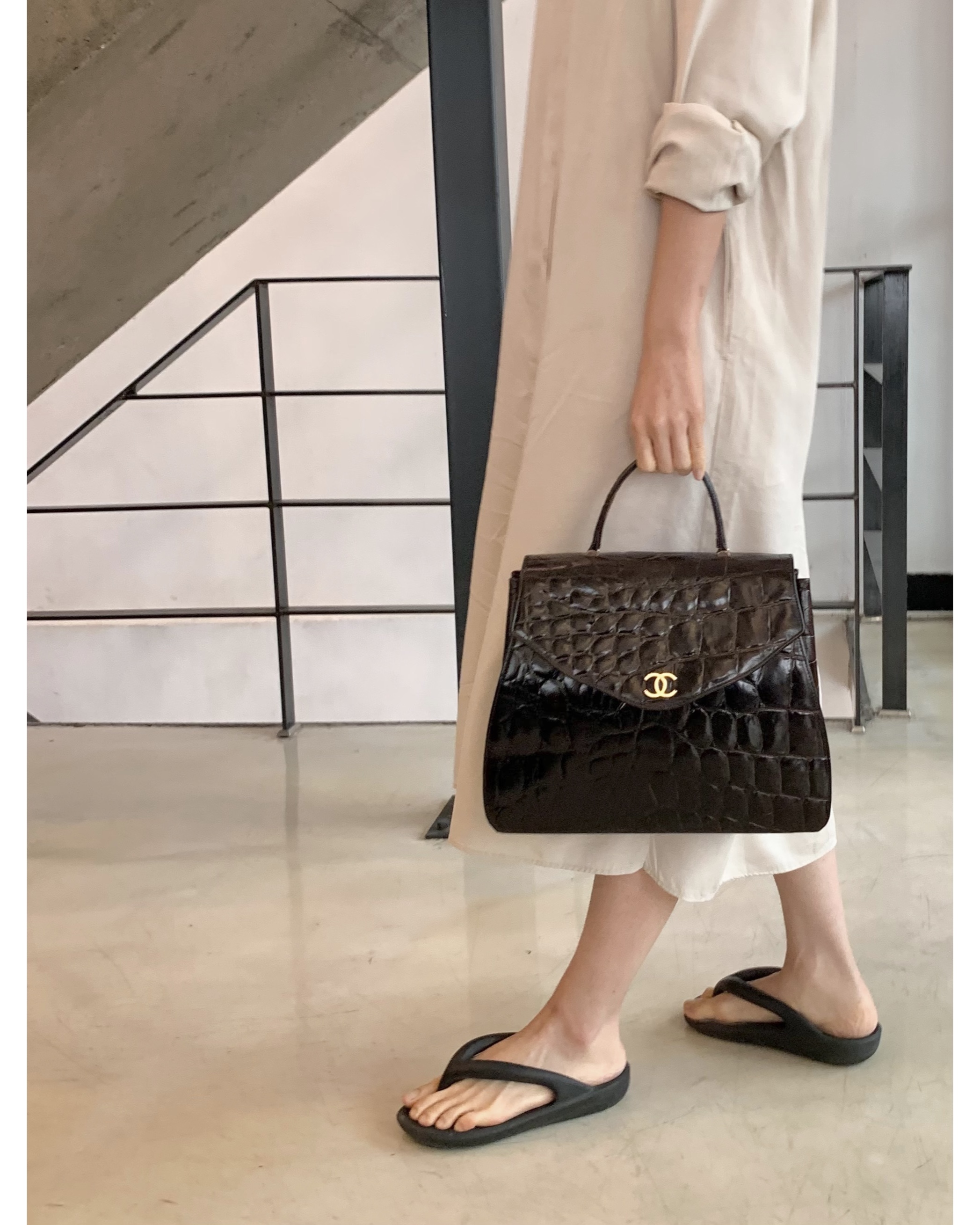 GENUINE vintage crocodile bag X CHANEL hanger CC objet no.38