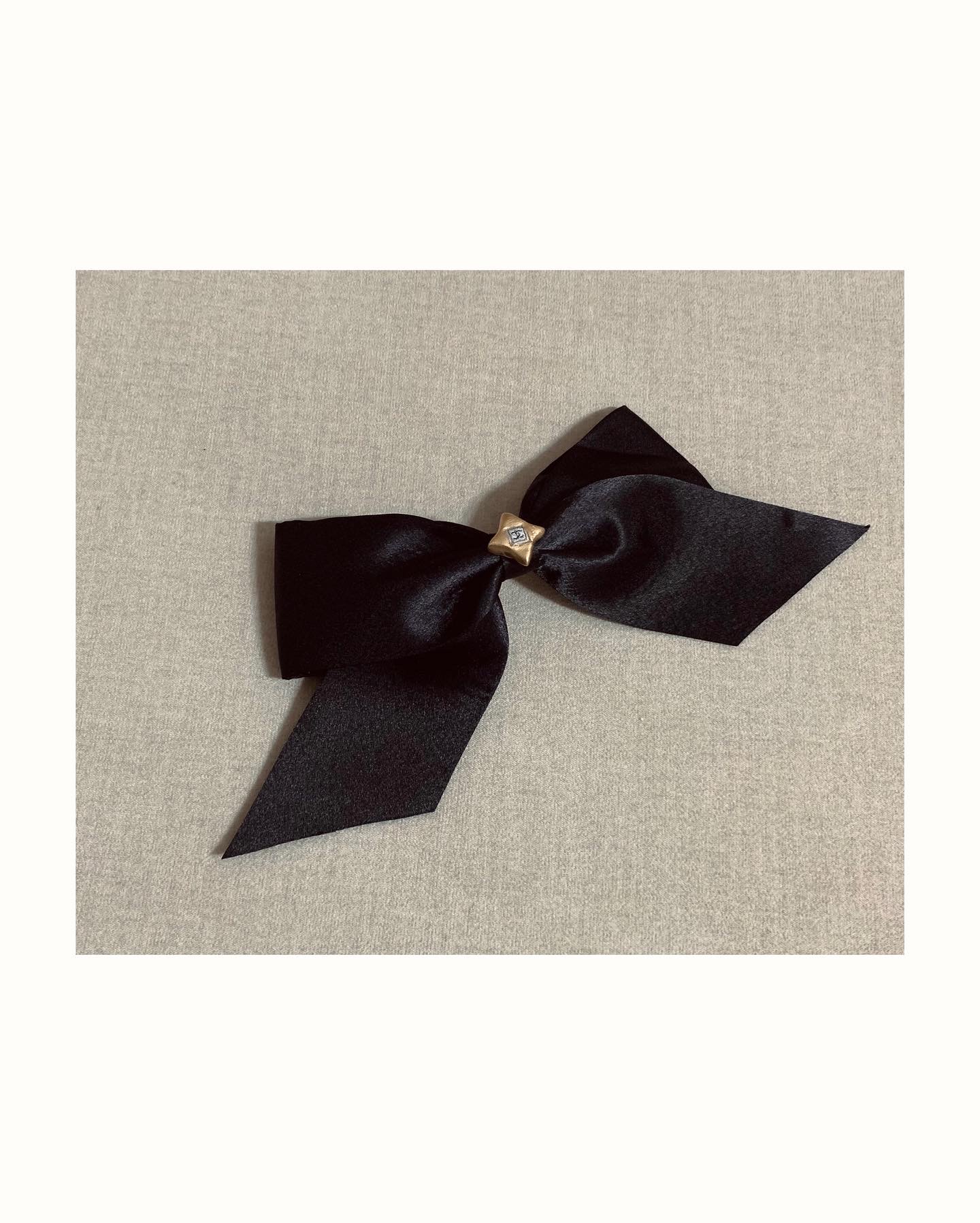 CHANEL gold star CC ribbon hair clip no.56